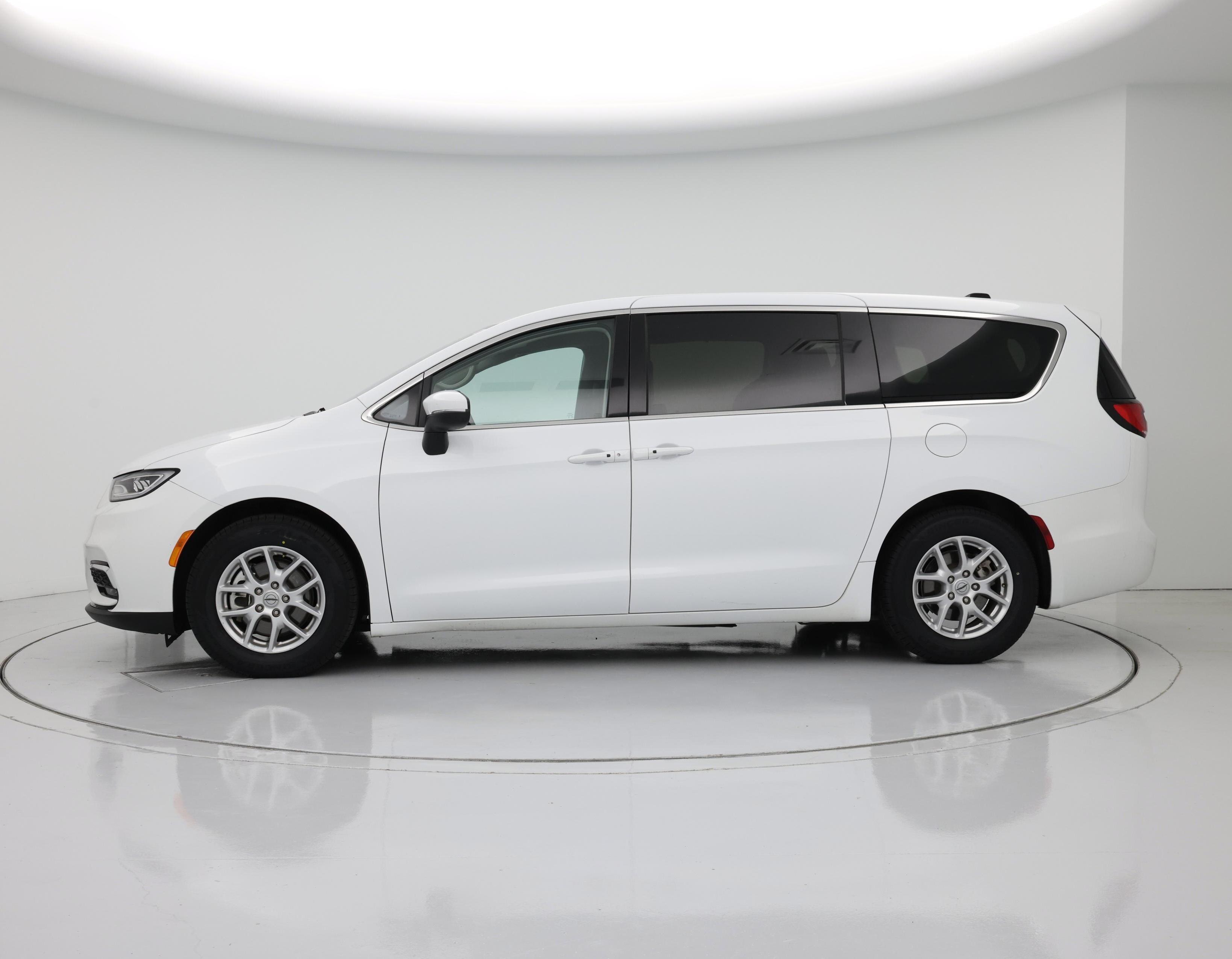 Thumbnail: 2023 Chrysler Pacifica - 3