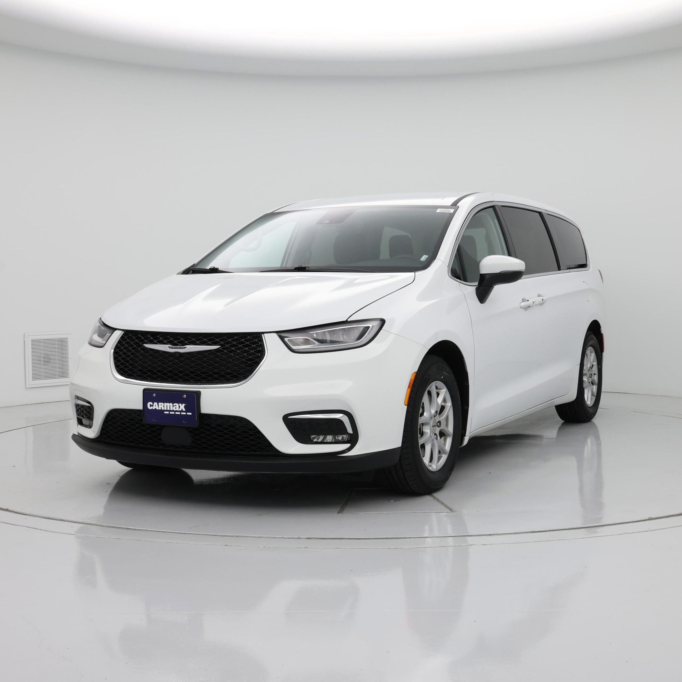 Thumbnail: 2023 Chrysler Pacifica - 4