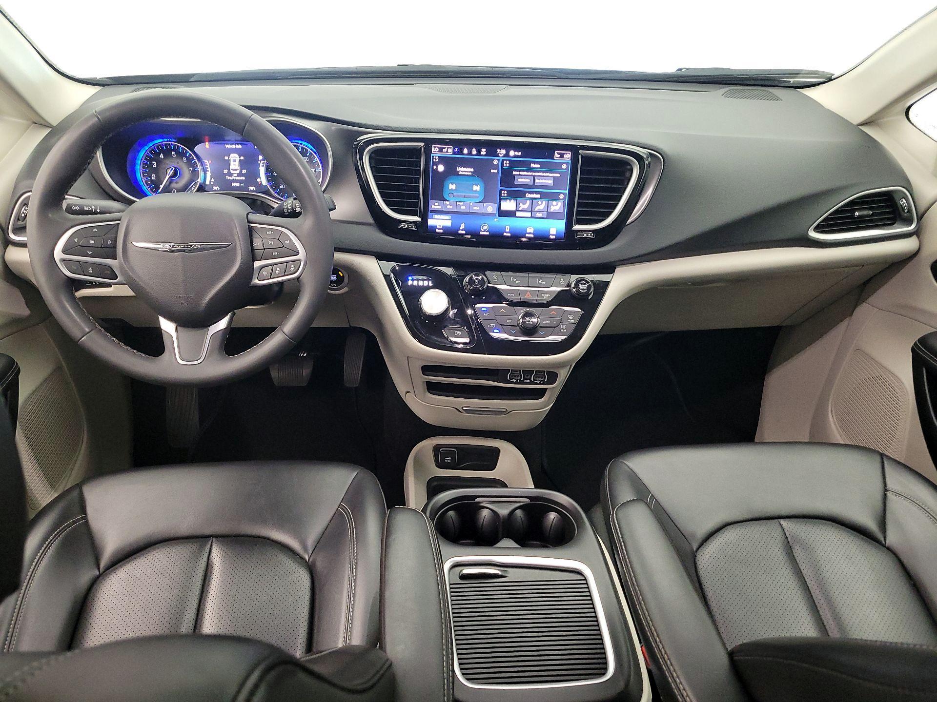 Thumbnail: 2023 Chrysler Pacifica - 9