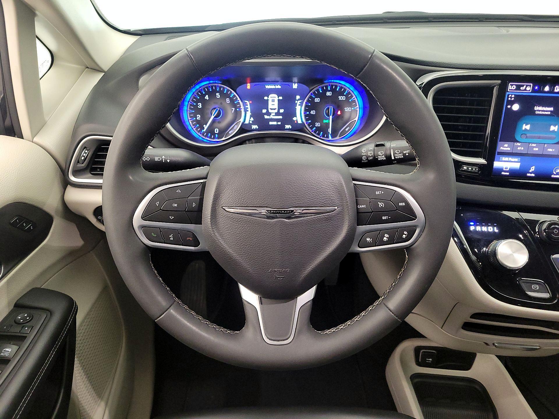 Thumbnail: 2023 Chrysler Pacifica - 10