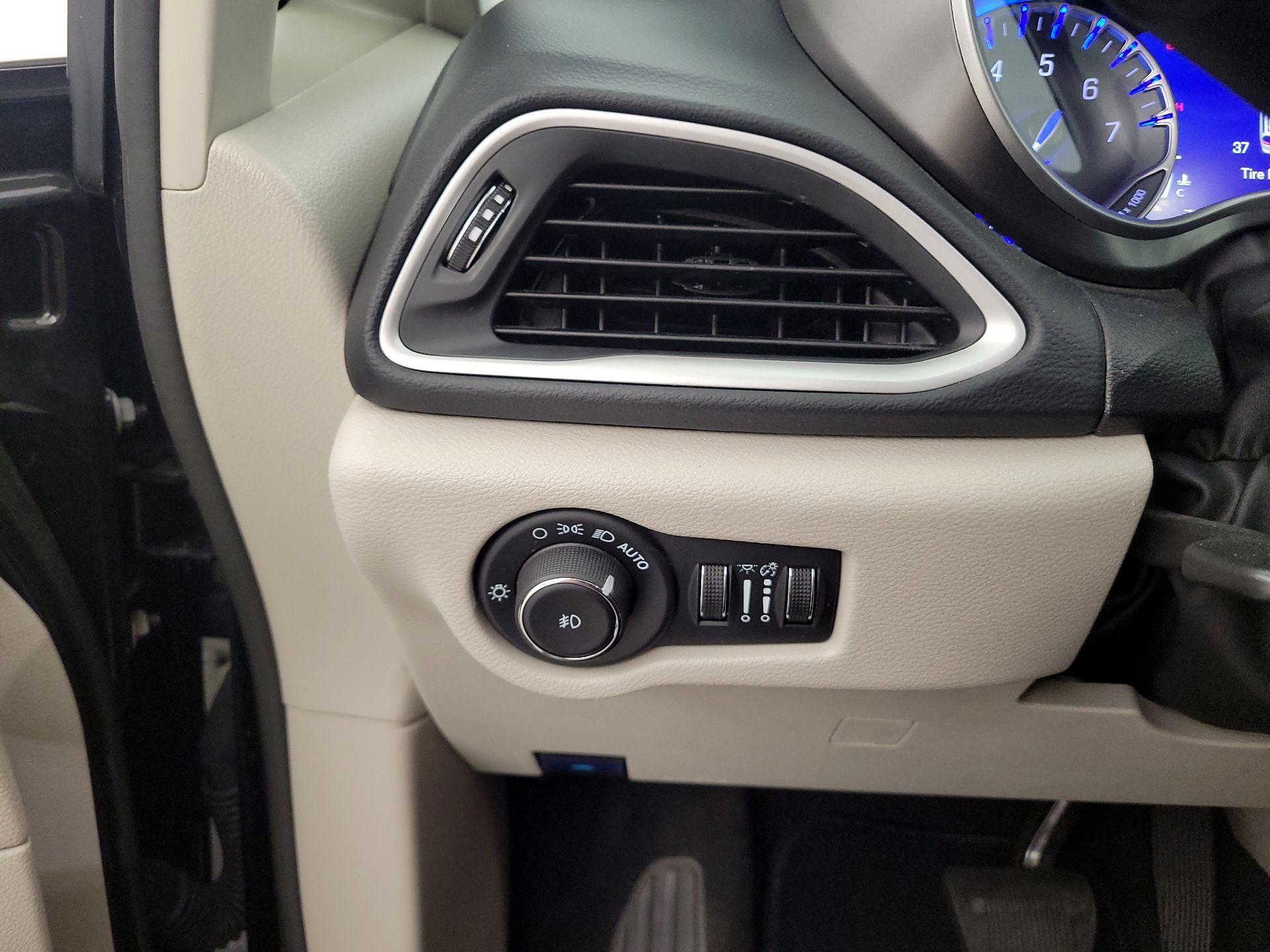 Thumbnail: 2023 Chrysler Pacifica - 13