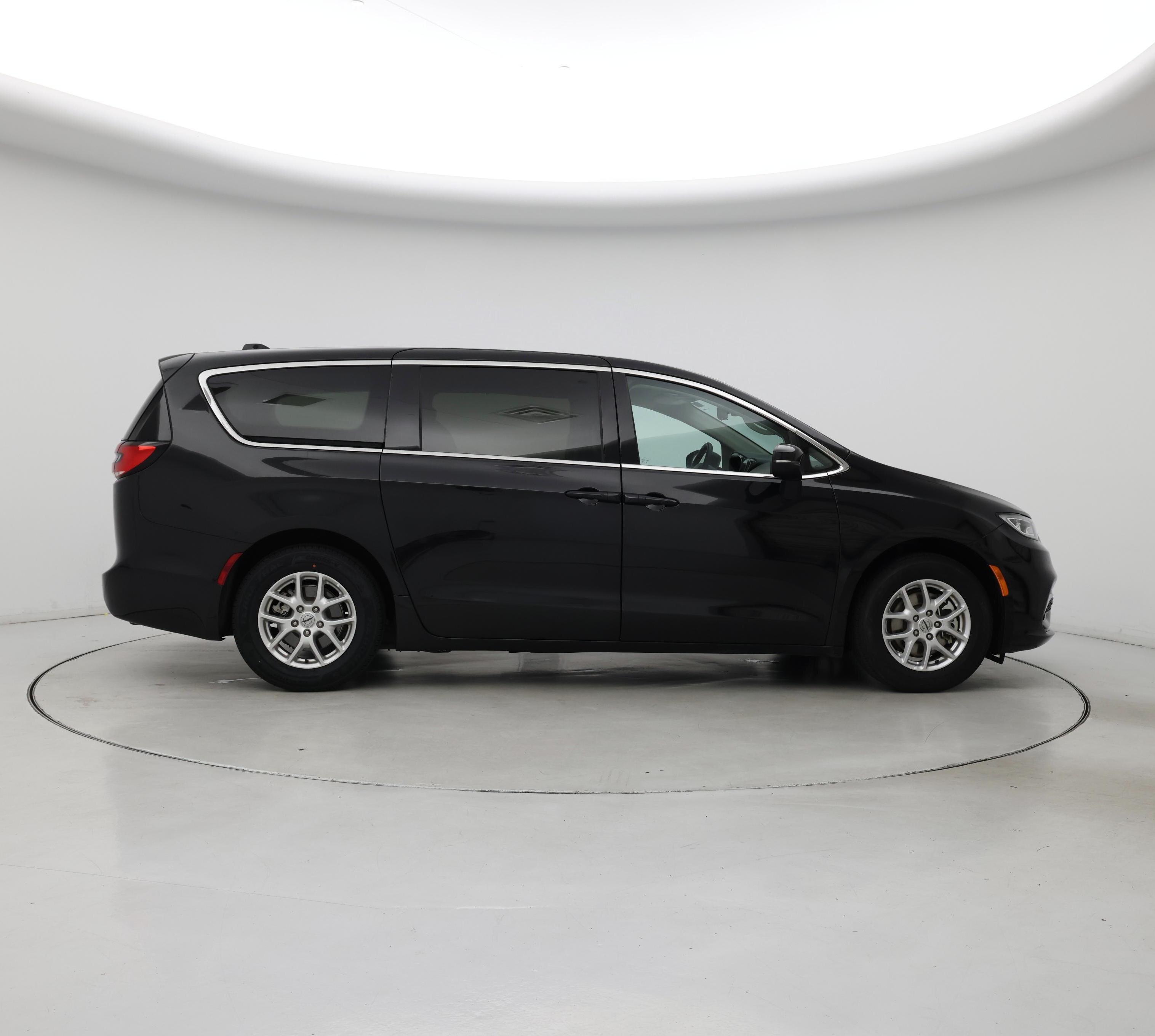 Thumbnail: 2023 Chrysler Pacifica - 7