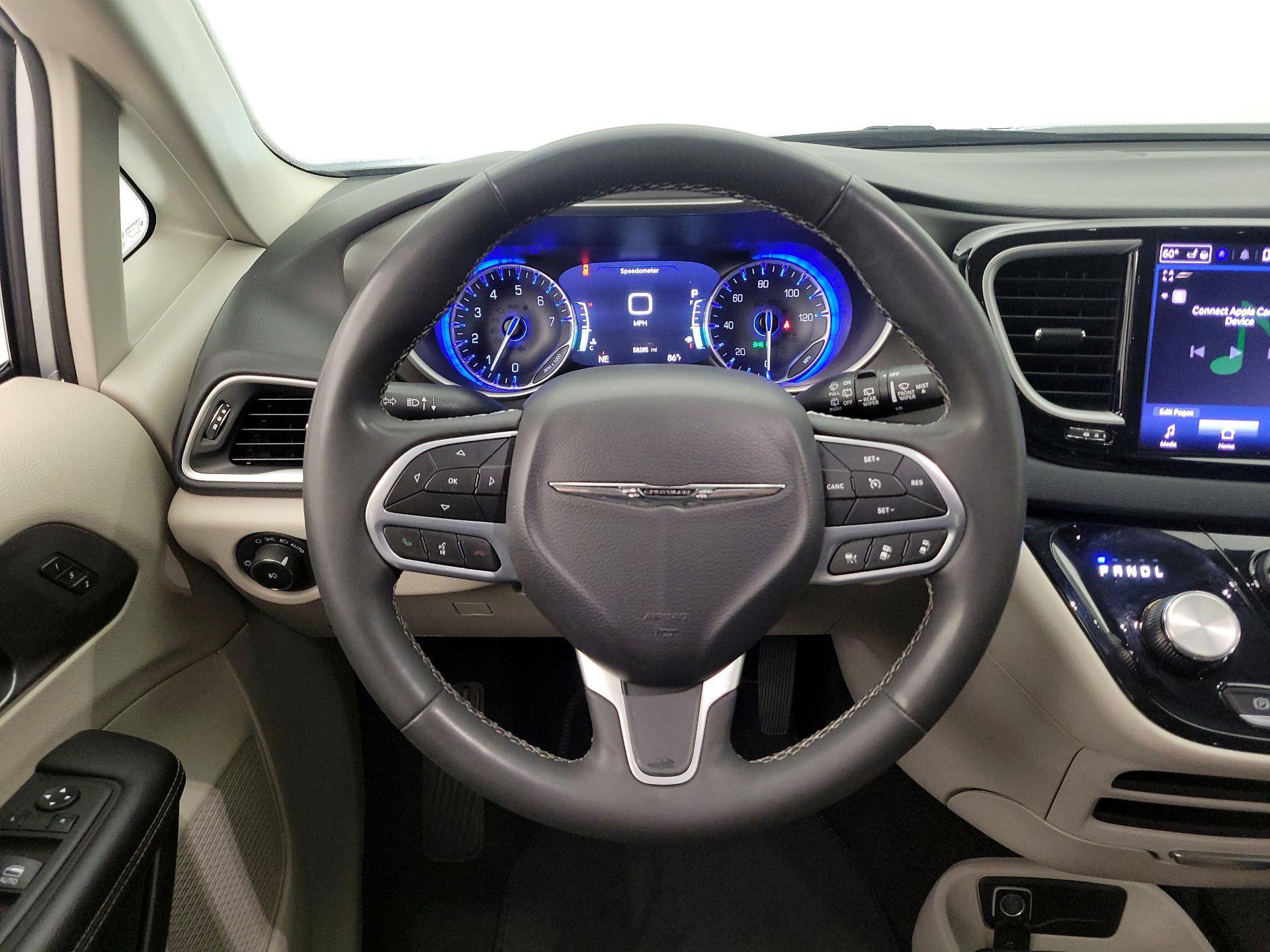 Thumbnail: 2023 Chrysler Pacifica - 10