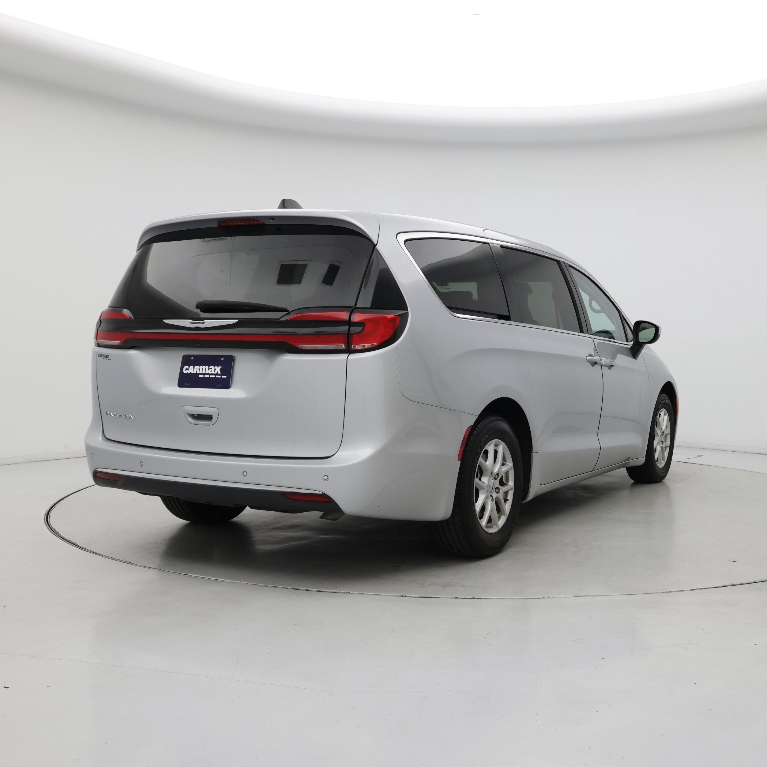 Thumbnail: 2023 Chrysler Pacifica - 8