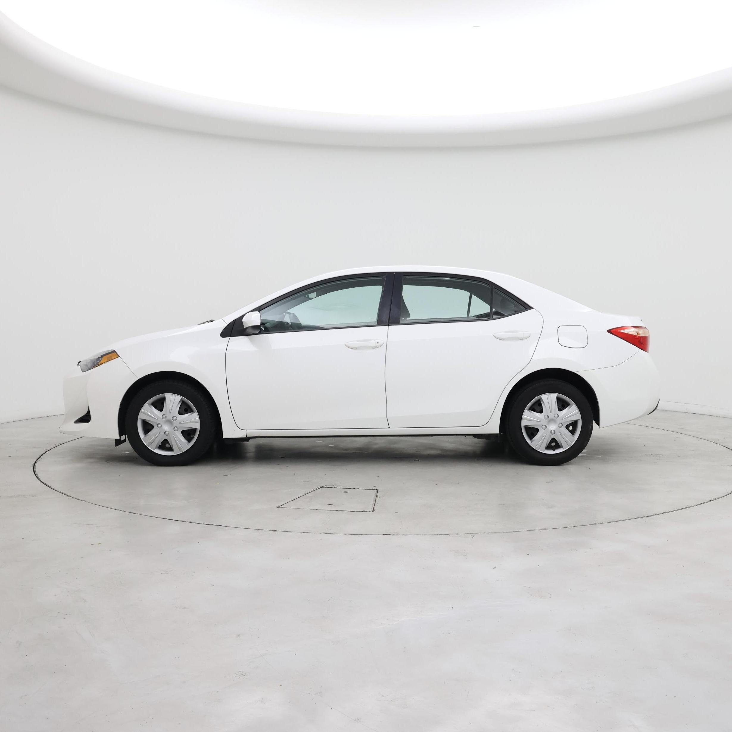 Thumbnail: 2018 Toyota Corolla - 3