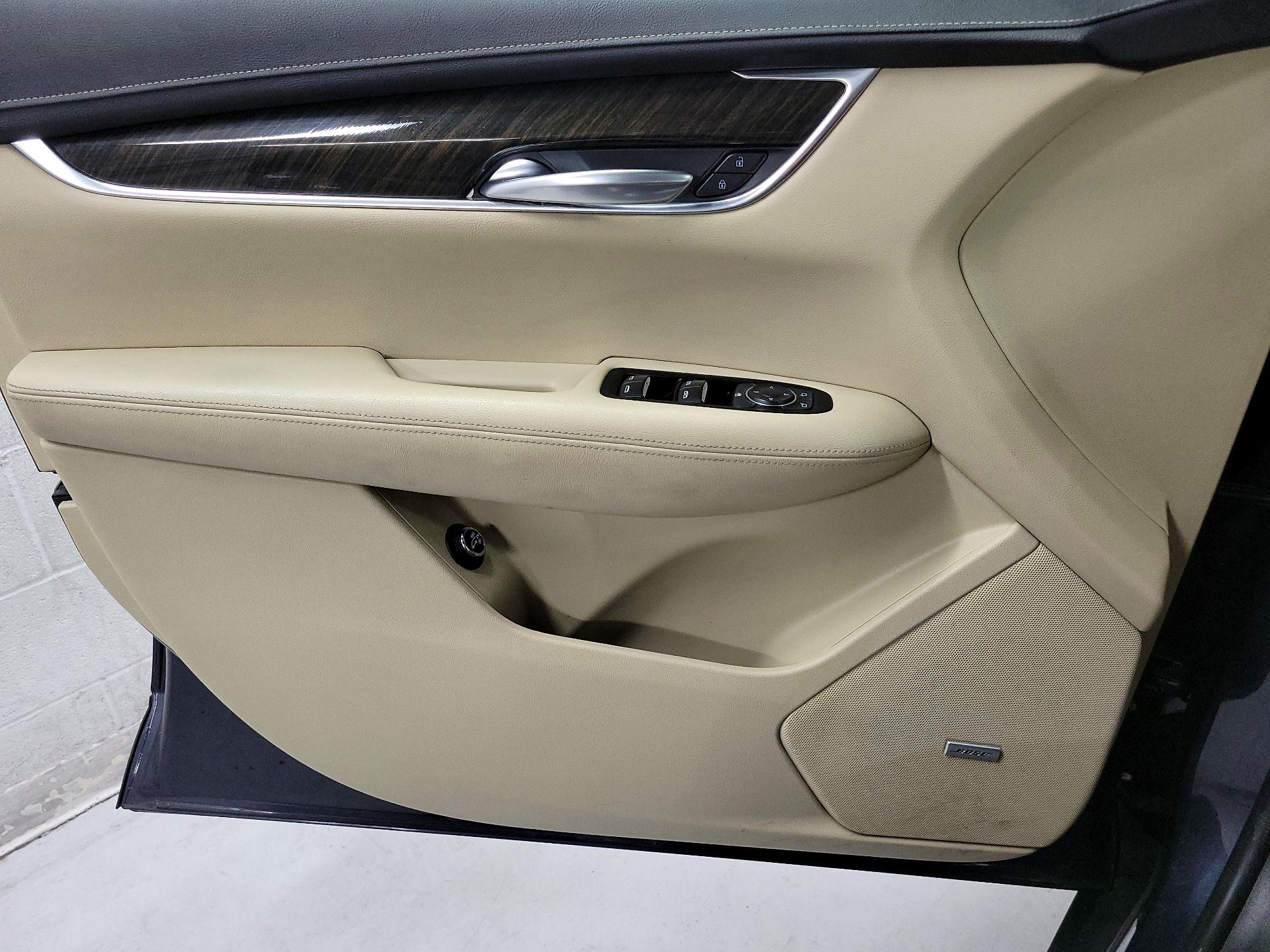 Thumbnail: 2019 Cadillac XT5 - 12