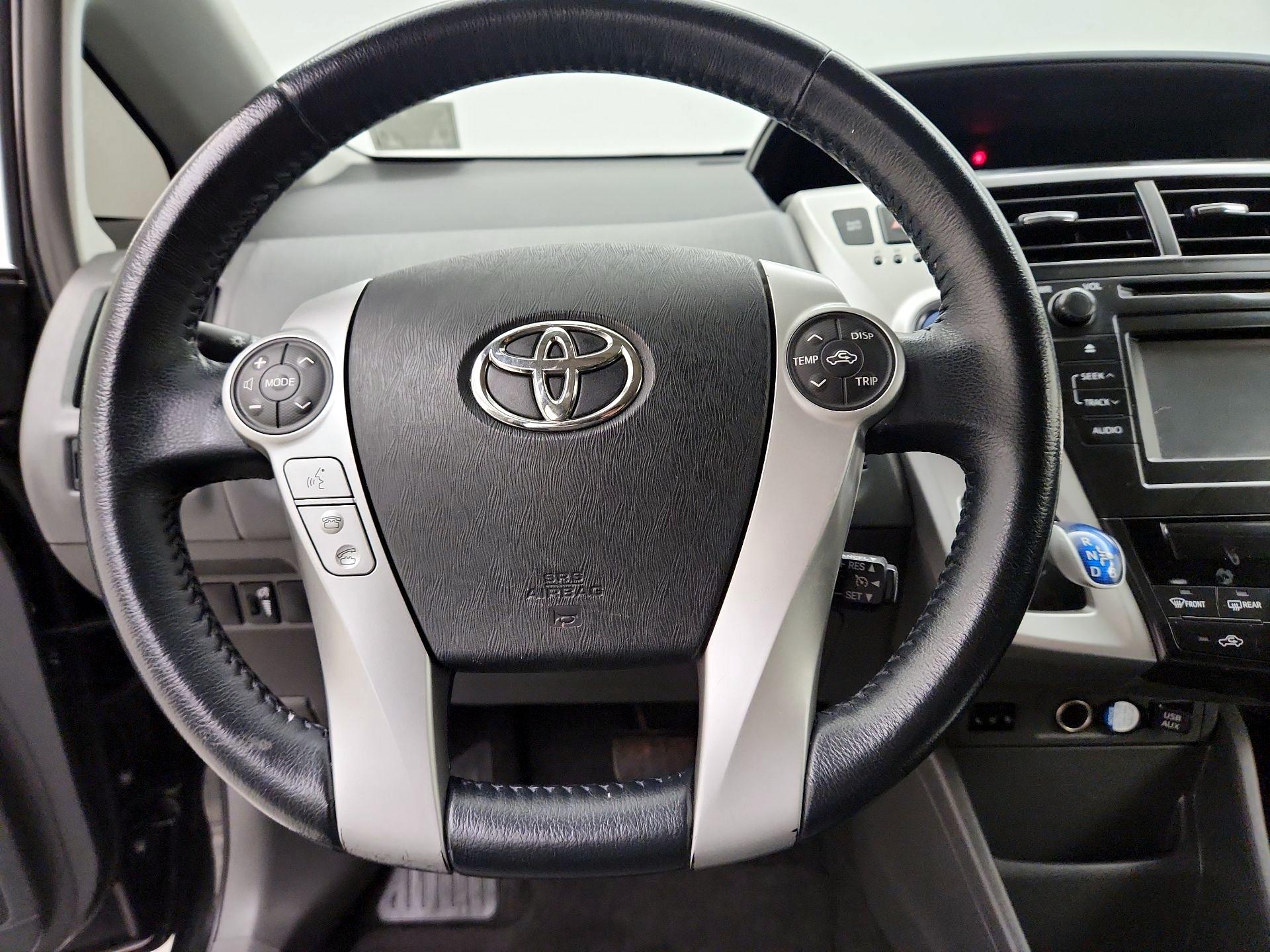 Thumbnail: 2013 Toyota Prius v - 10