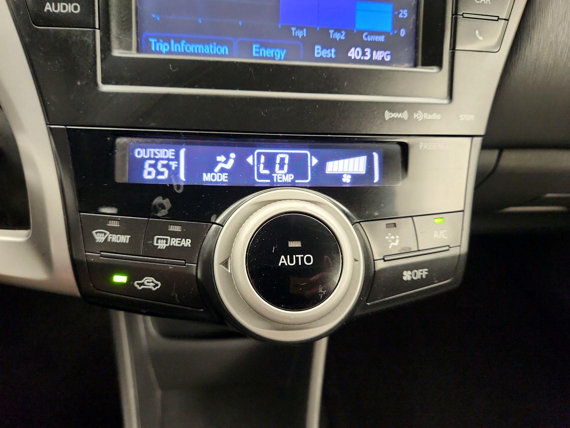 Thumbnail: 2013 Toyota Prius v - 16