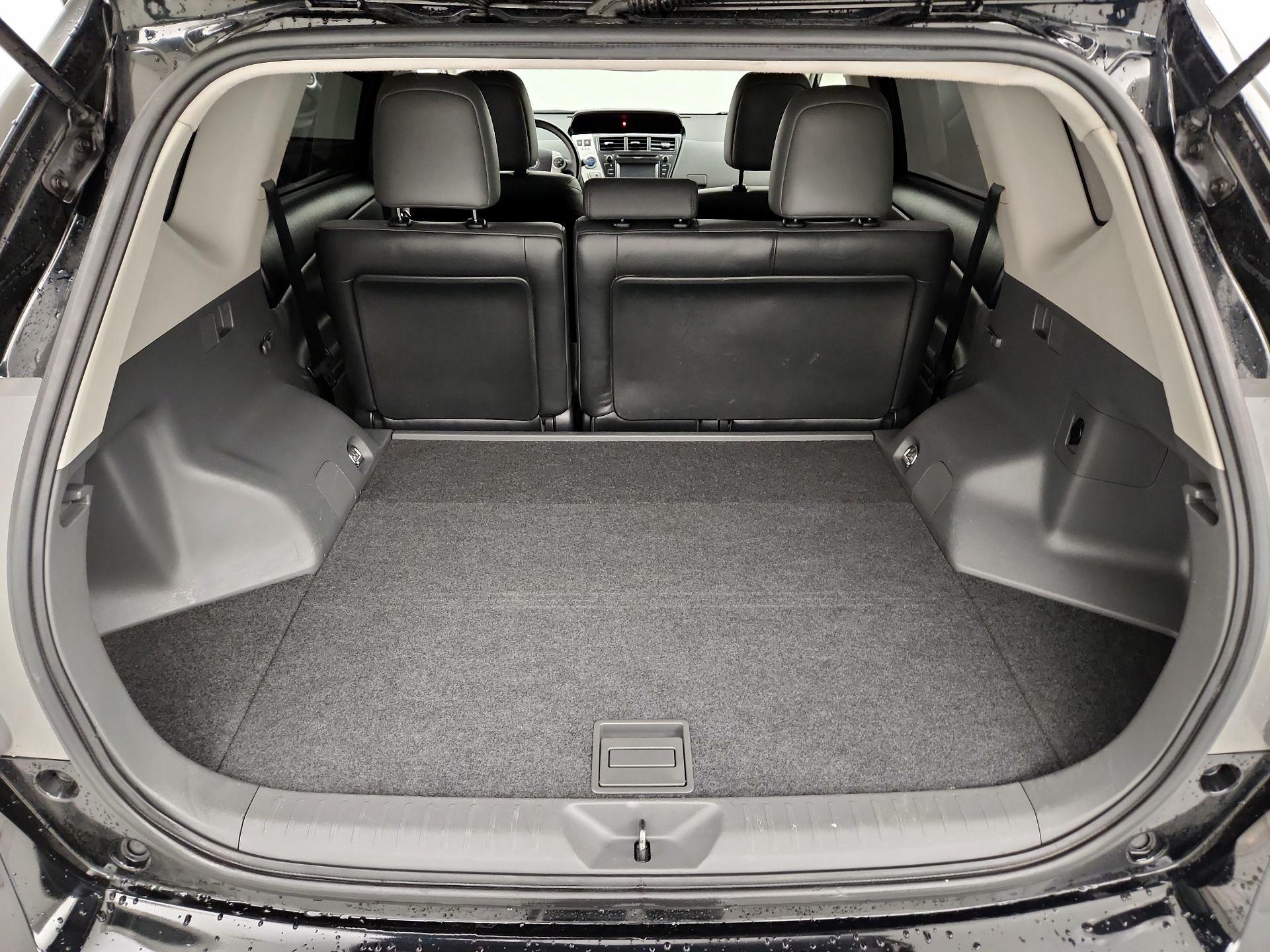 Thumbnail: 2013 Toyota Prius v - 20