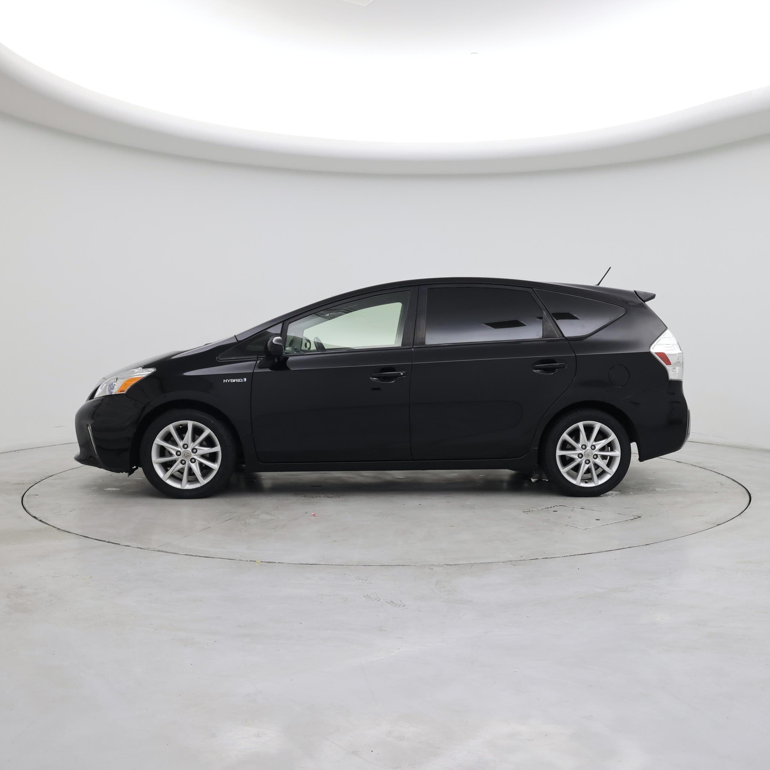 Thumbnail: 2013 Toyota Prius v - 3