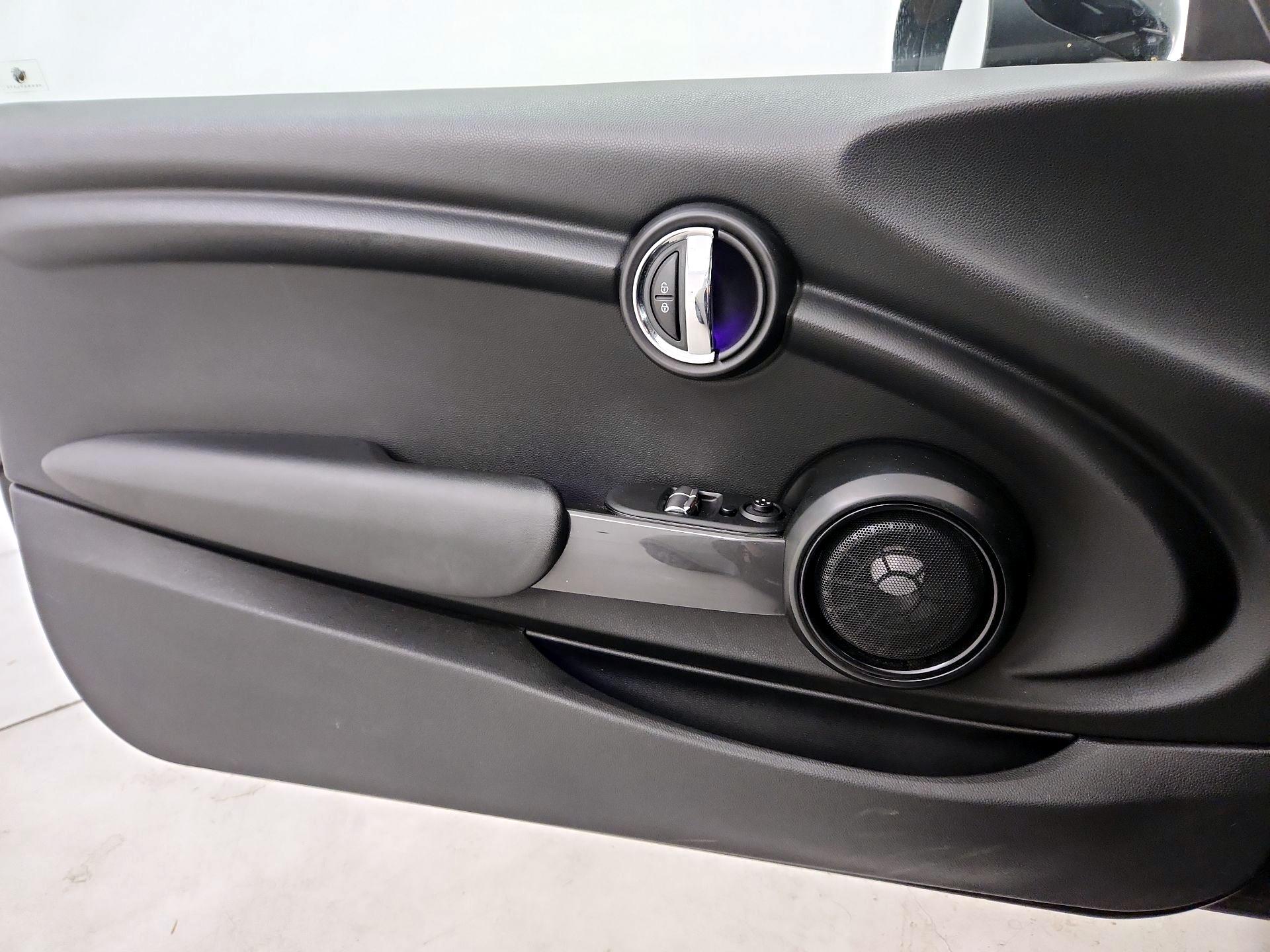 Thumbnail: 2015 MINI Cooper Hardtop - 12