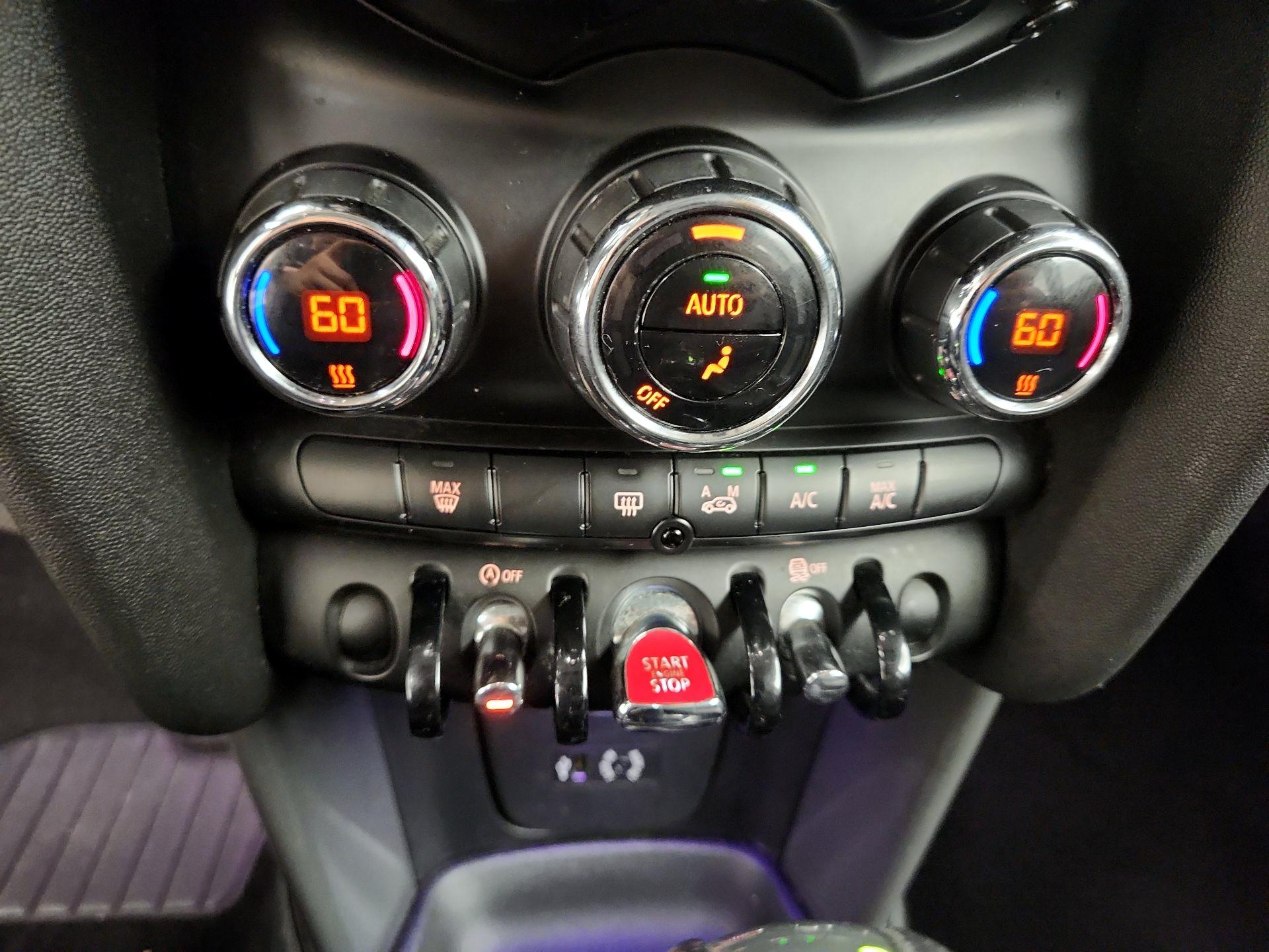 Thumbnail: 2015 MINI Cooper Hardtop - 15