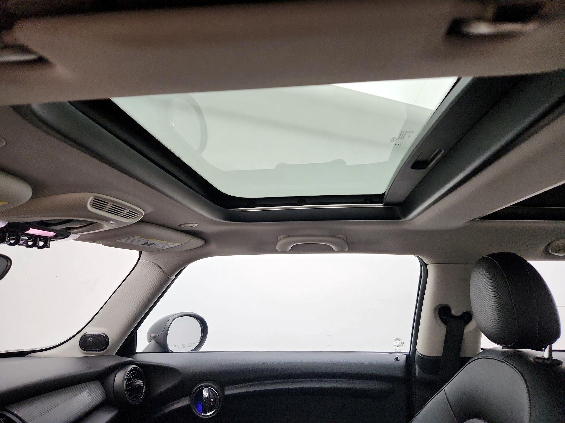 Thumbnail: 2015 MINI Cooper Hardtop - 18