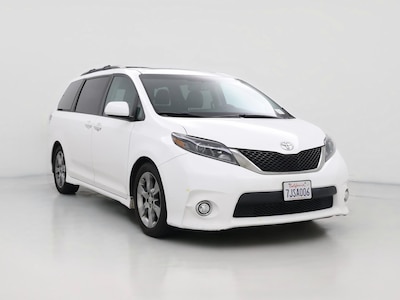 White 2015 Toyota Sienna SE