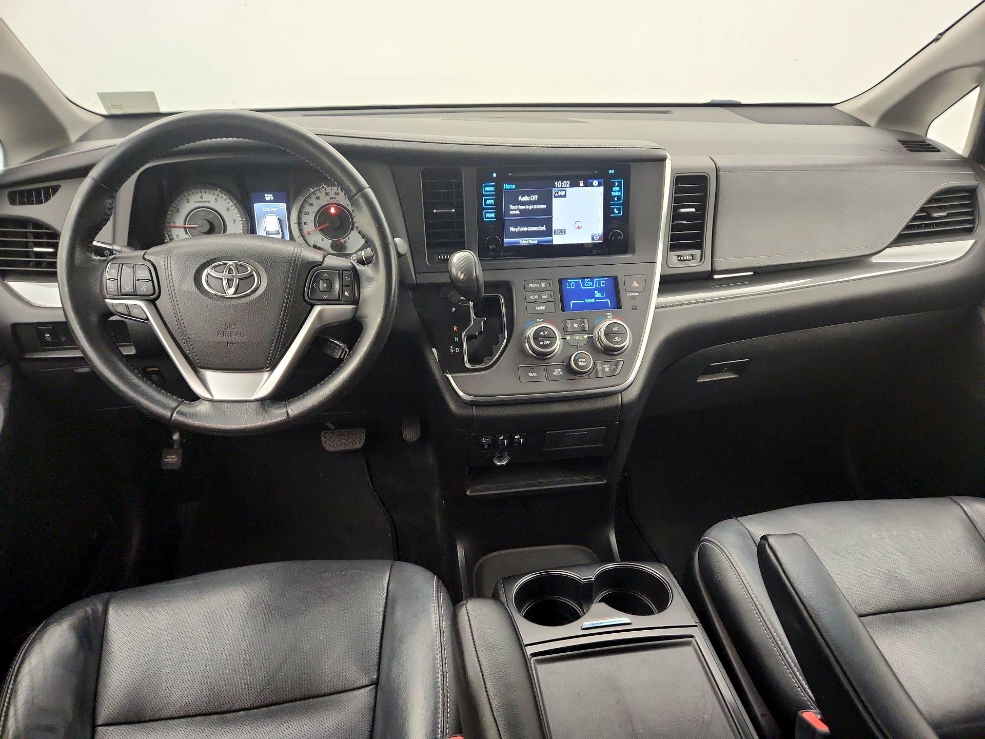 Thumbnail: 2015 Toyota Sienna - 9