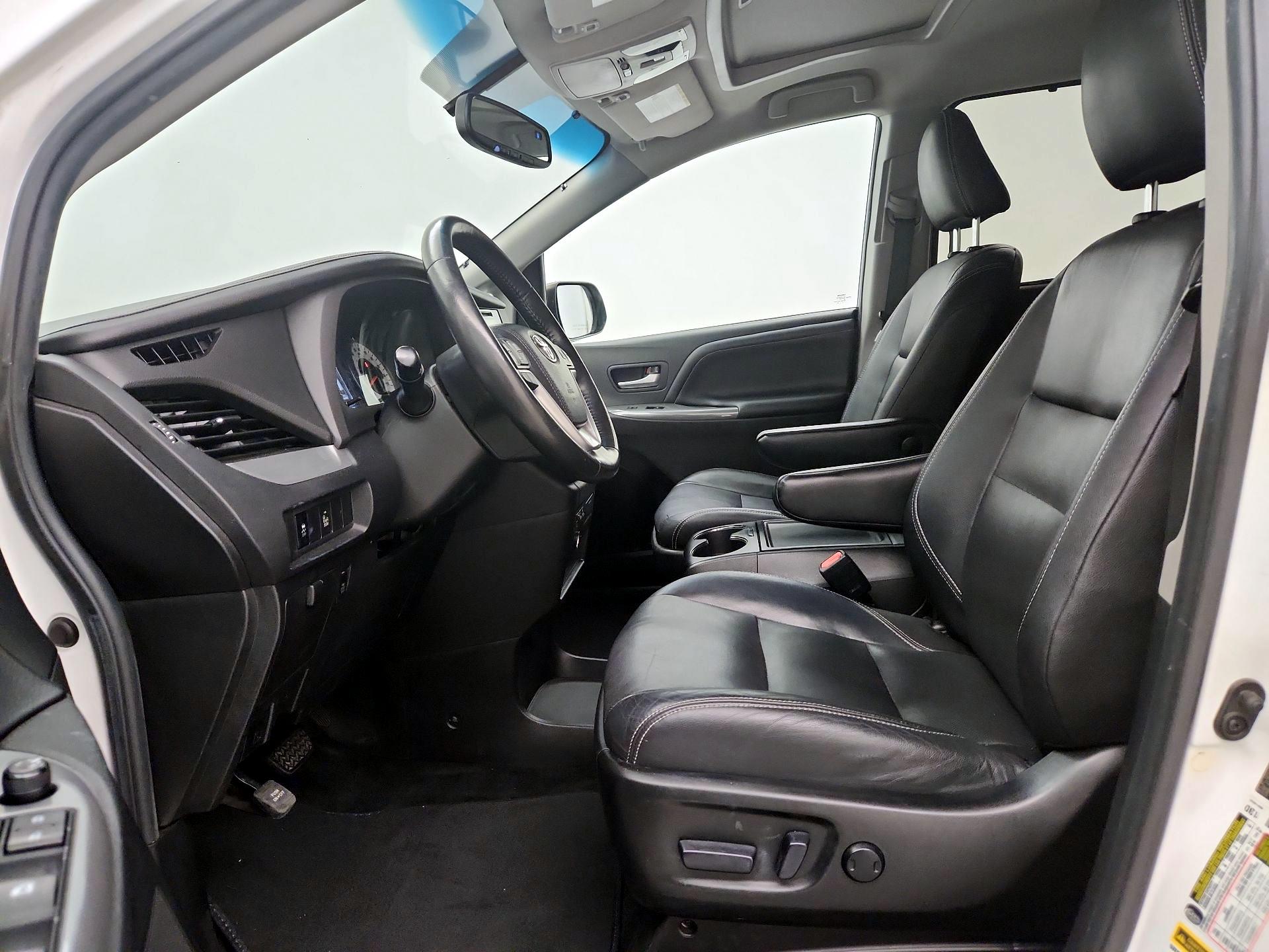 Thumbnail: 2015 Toyota Sienna - 11