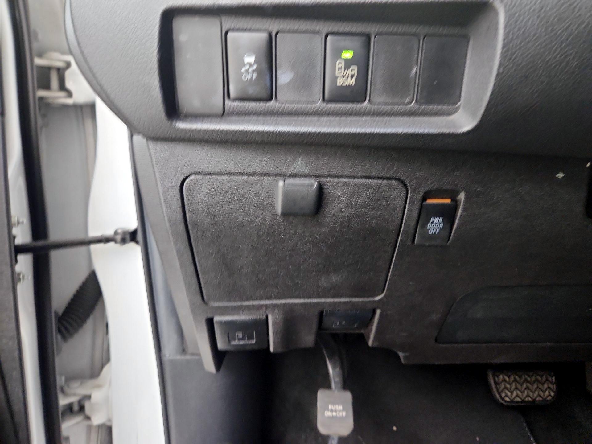 Thumbnail: 2015 Toyota Sienna - 13