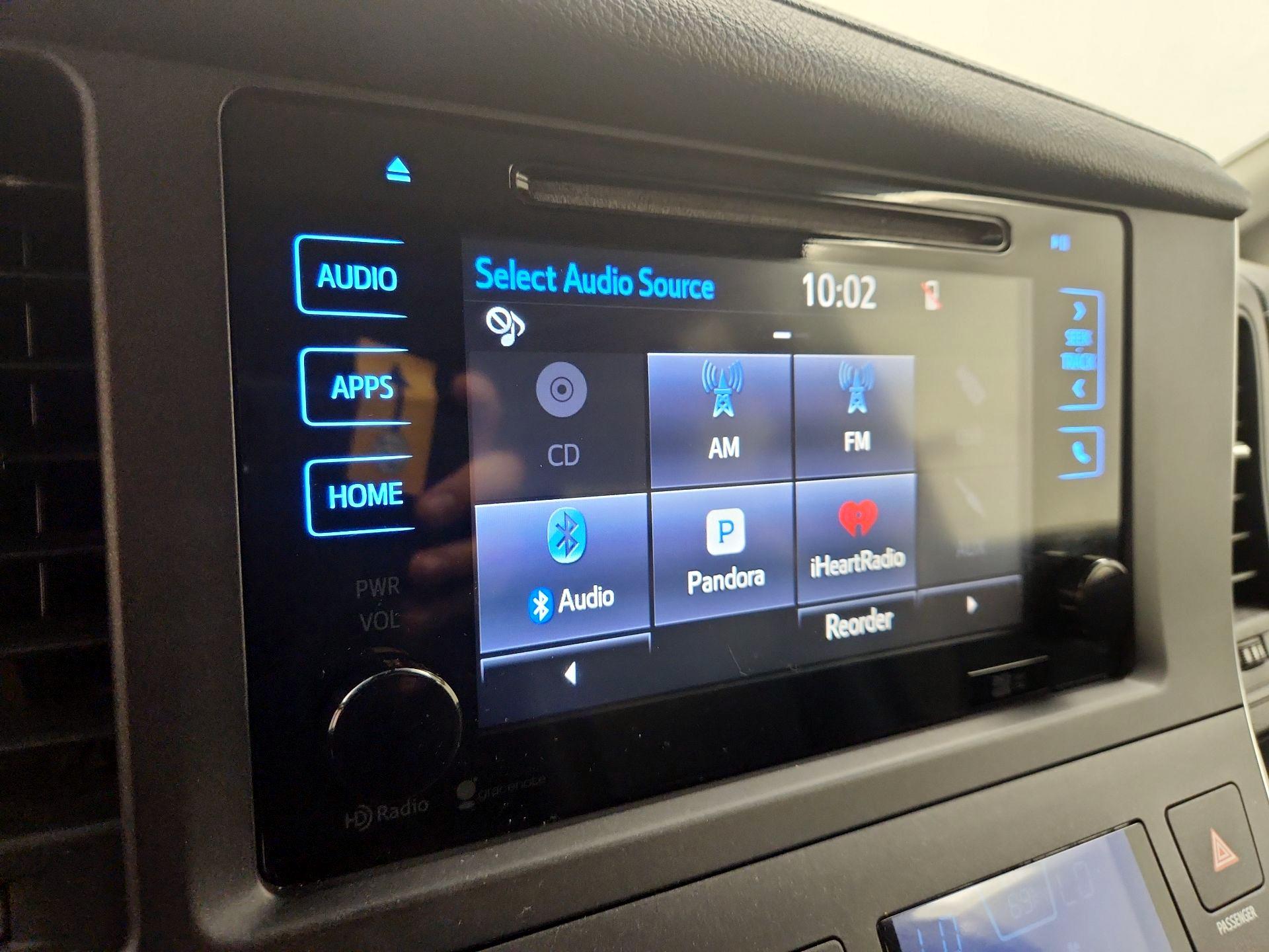 Thumbnail: 2015 Toyota Sienna - 16