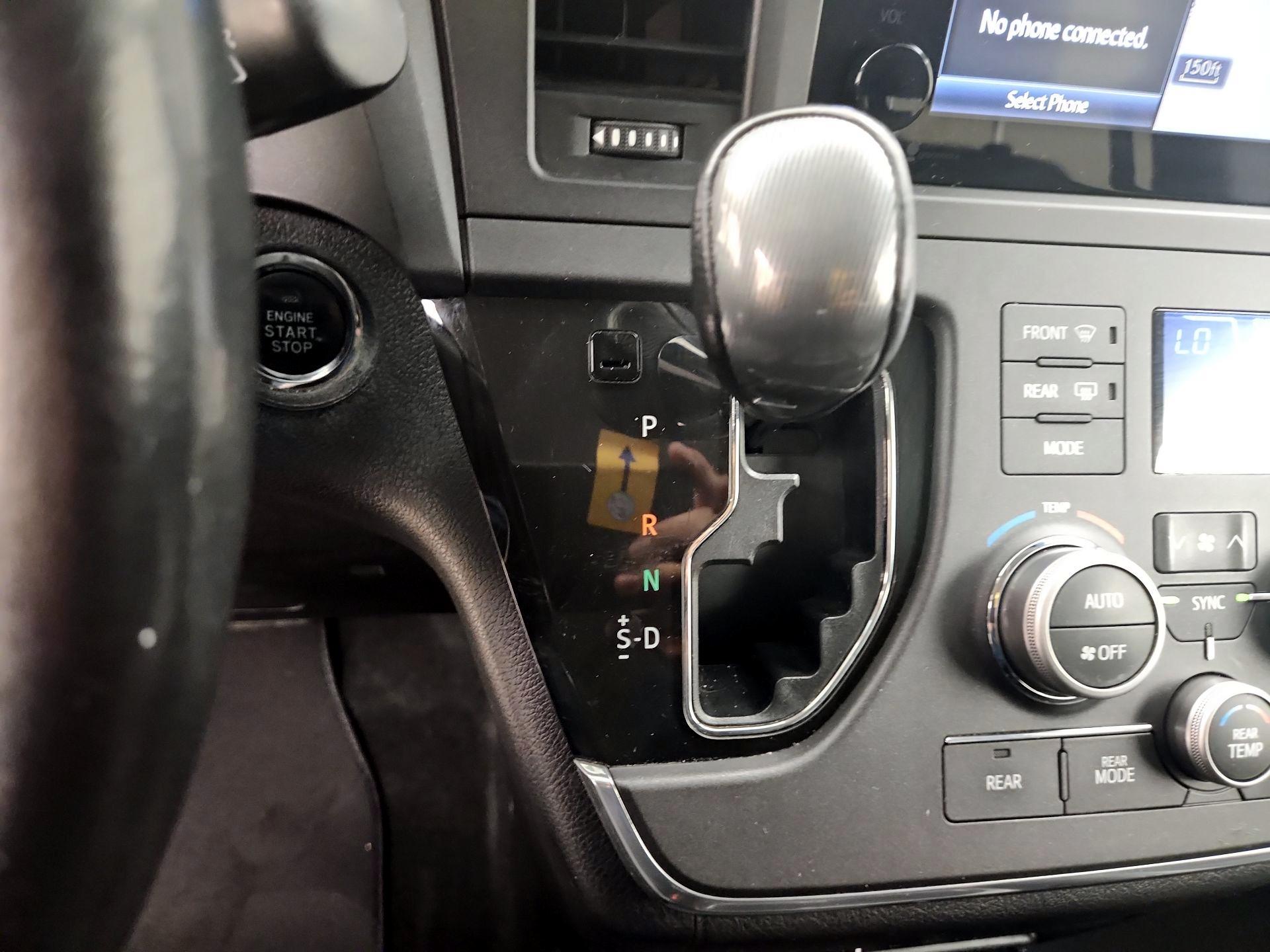 Thumbnail: 2015 Toyota Sienna - 18