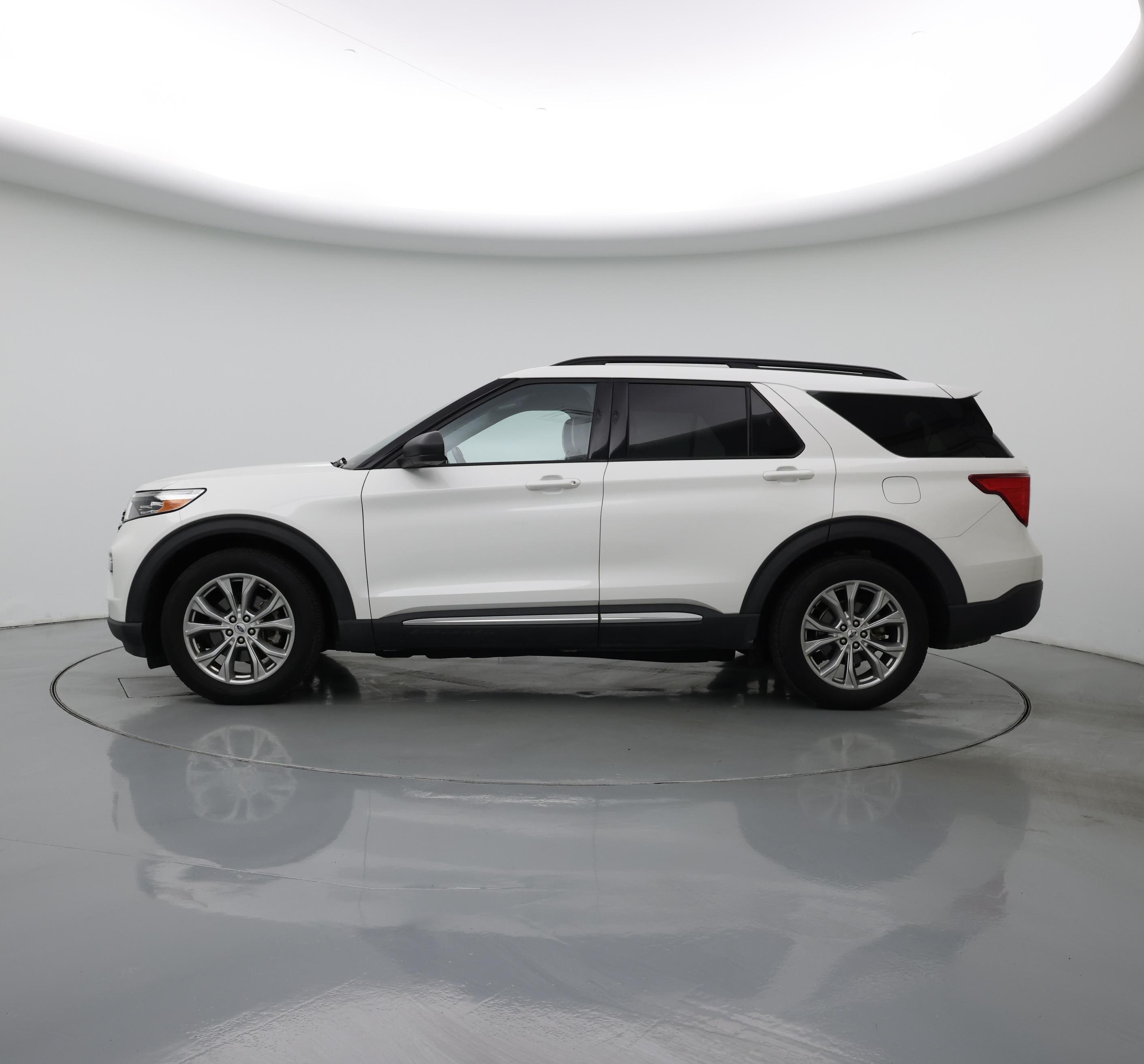 Thumbnail: 2021 Ford Explorer - 3