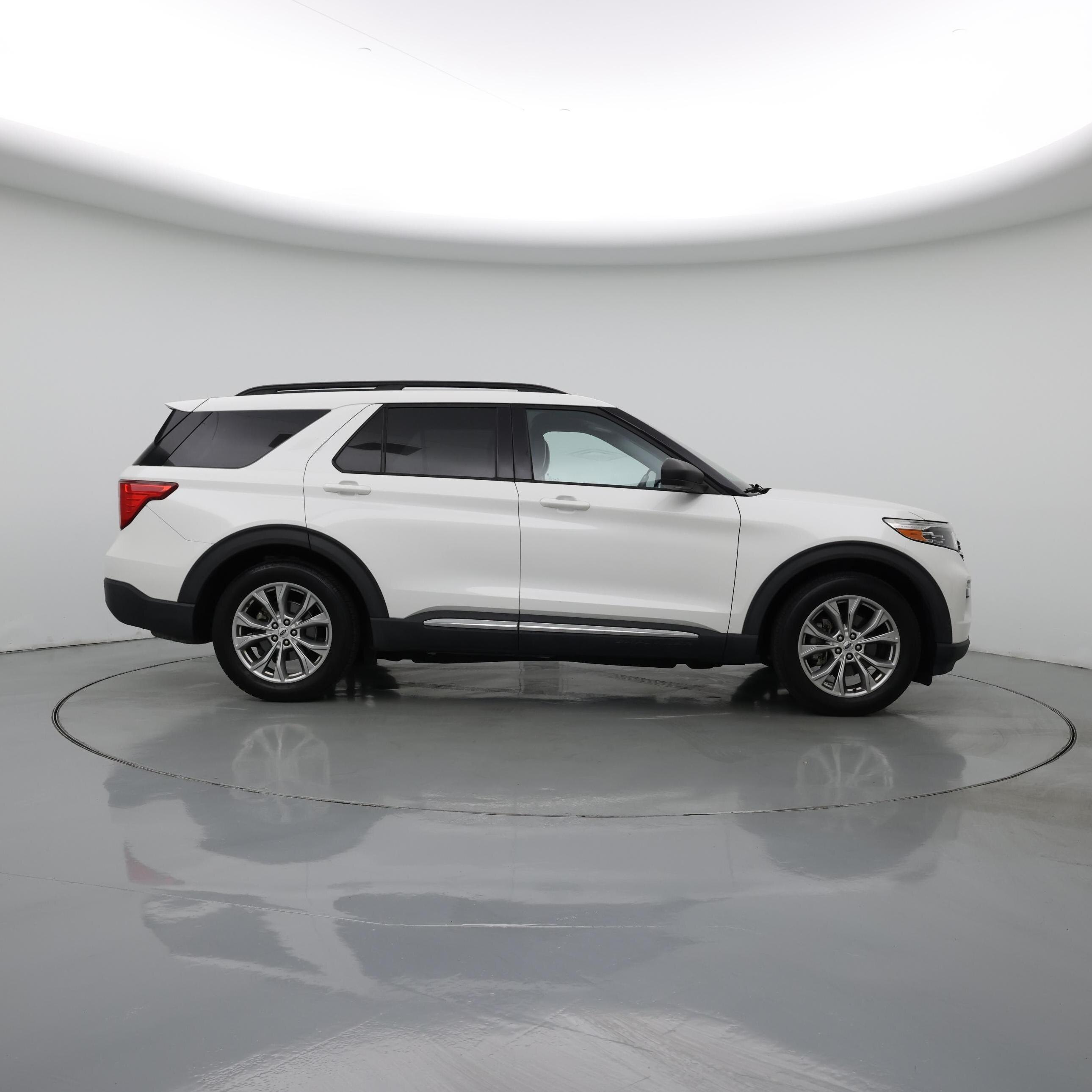 Thumbnail: 2021 Ford Explorer - 7