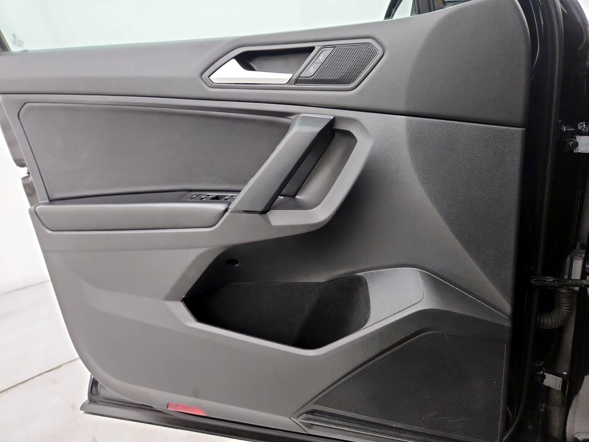 Thumbnail: 2019 Volkswagen Tiguan - 12