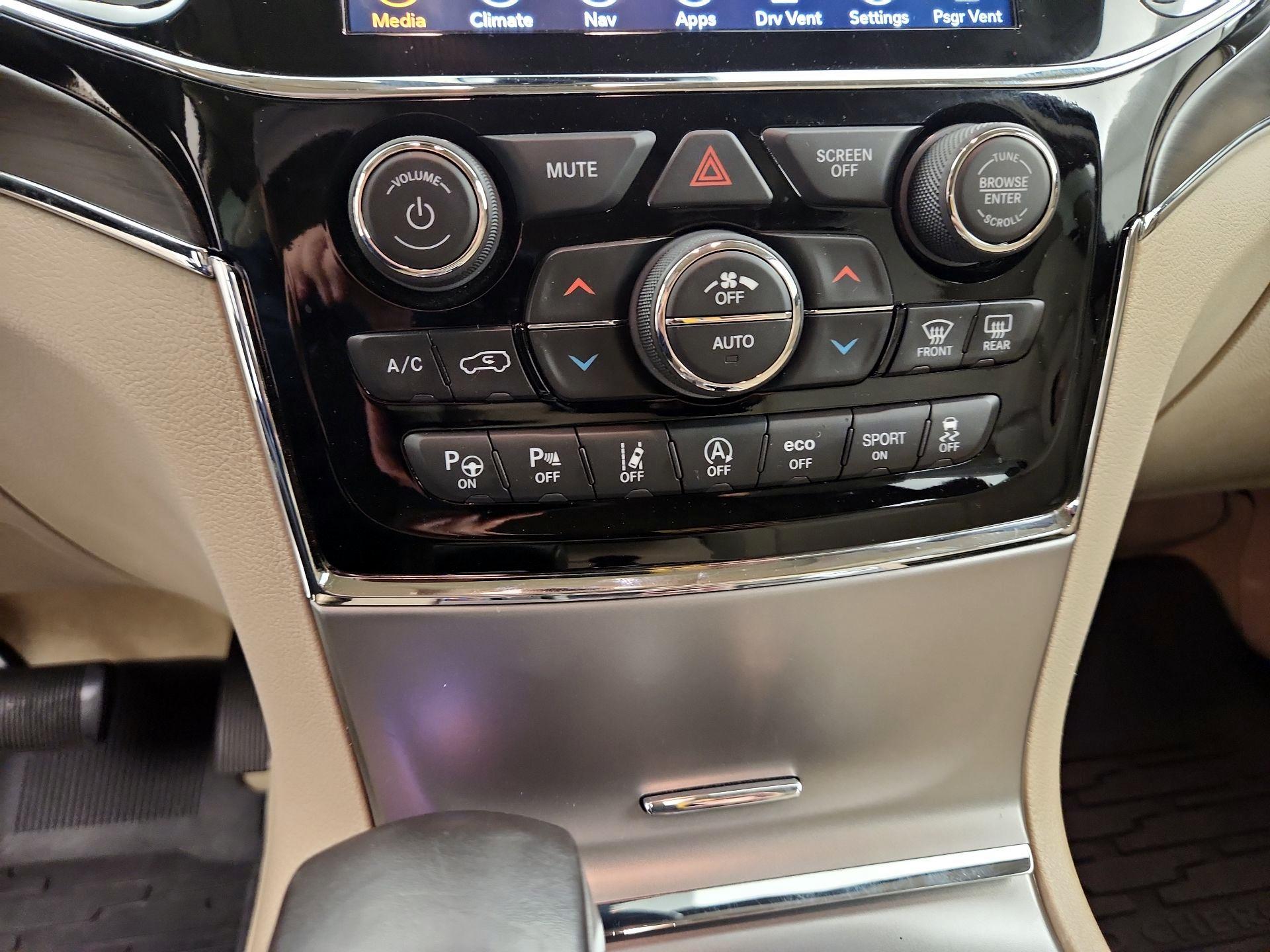 Thumbnail: 2020 Jeep Grand Cherokee - 17