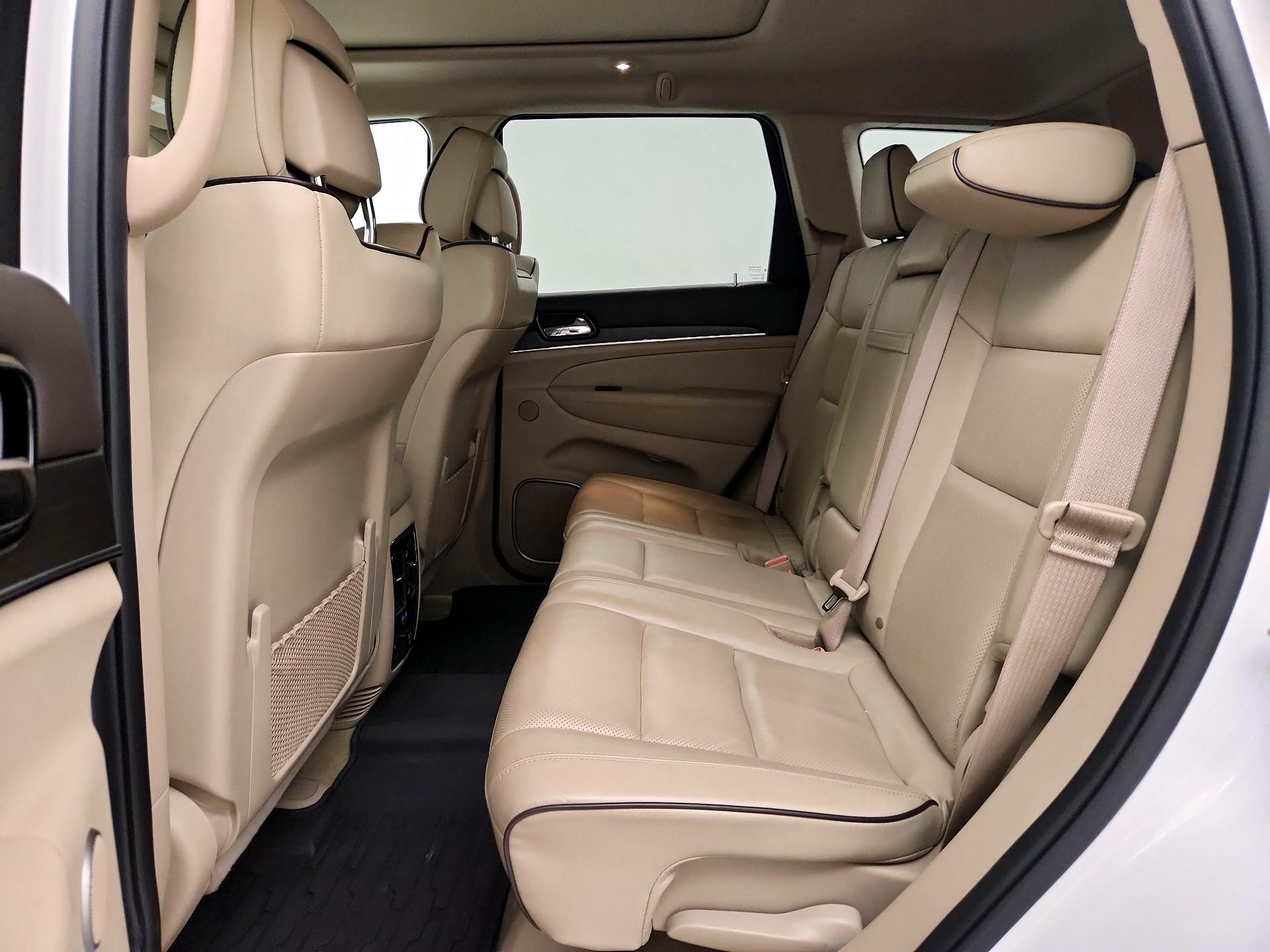 Thumbnail: 2020 Jeep Grand Cherokee - 20
