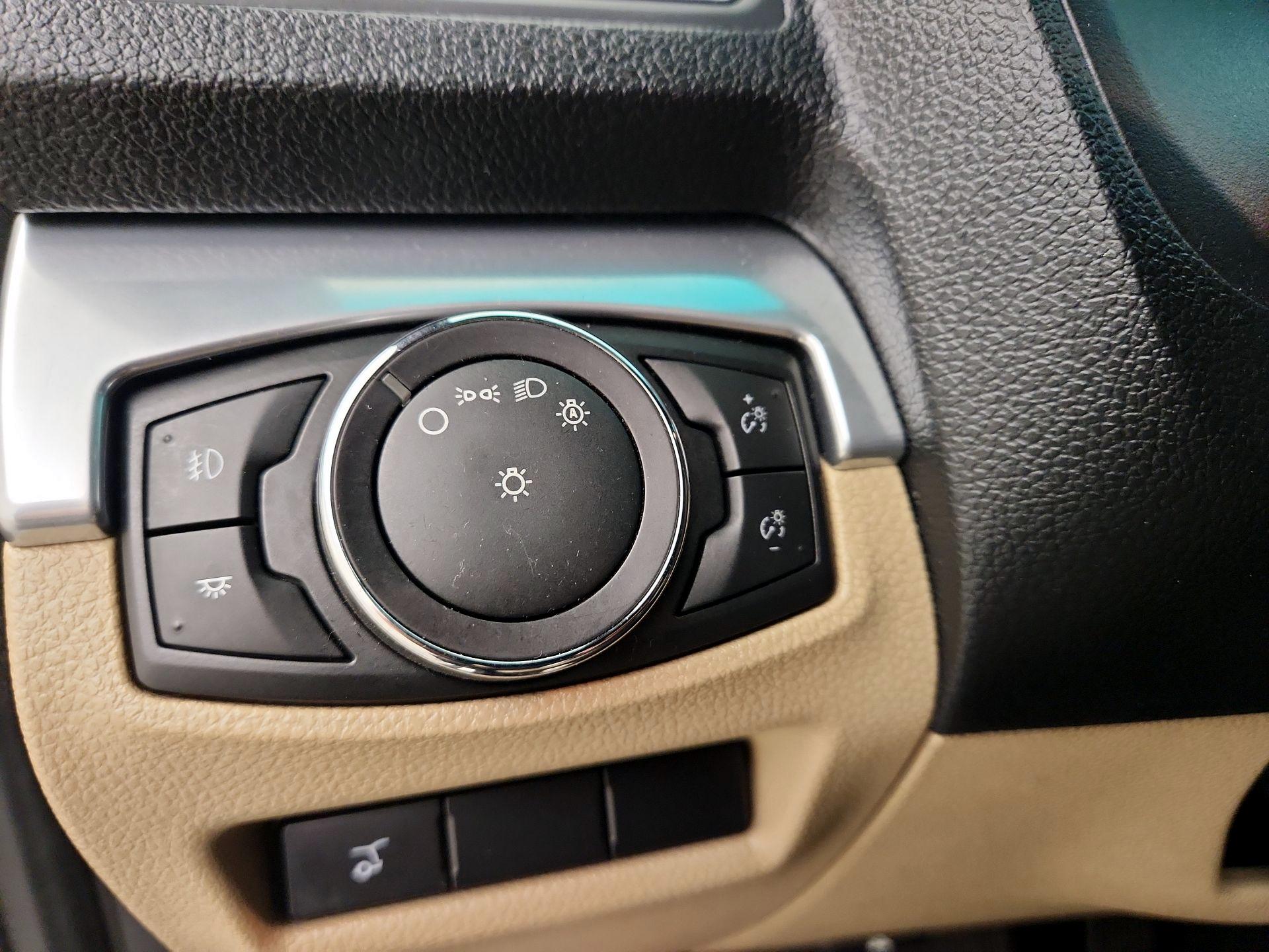 Thumbnail: 2016 Ford Explorer - 13