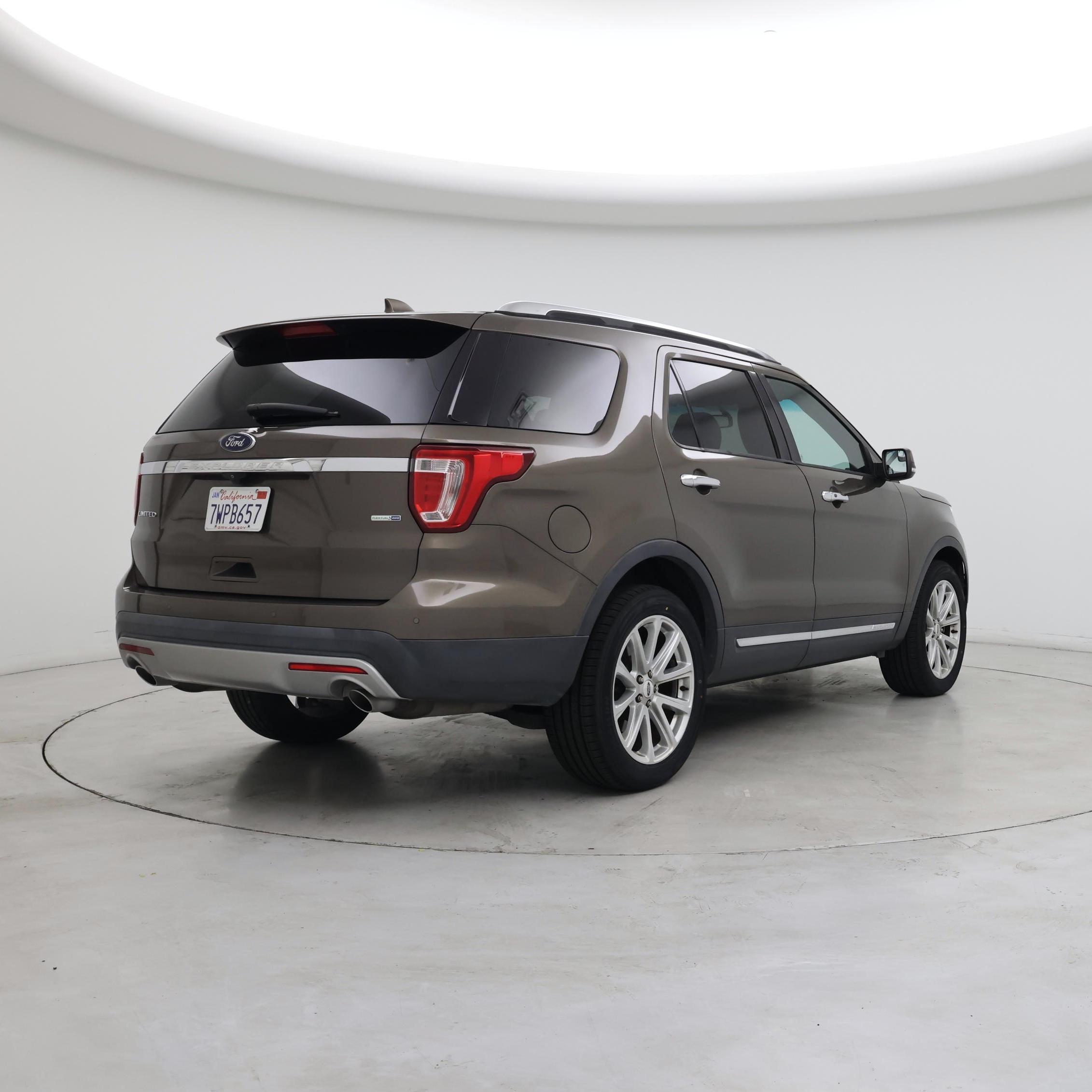 Thumbnail: 2016 Ford Explorer - 8