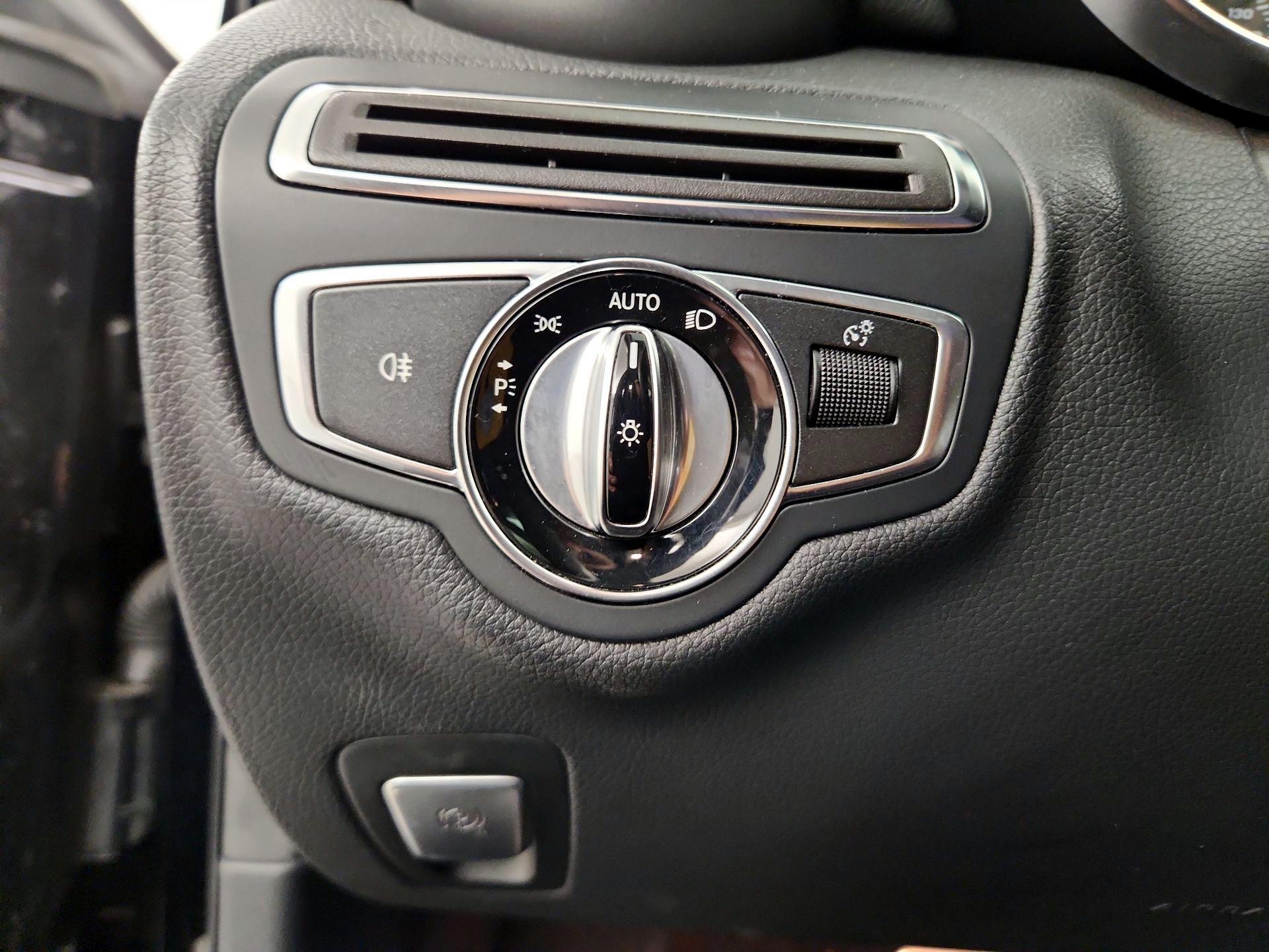 Thumbnail: 2015 Mercedes-Benz C-Class - 13