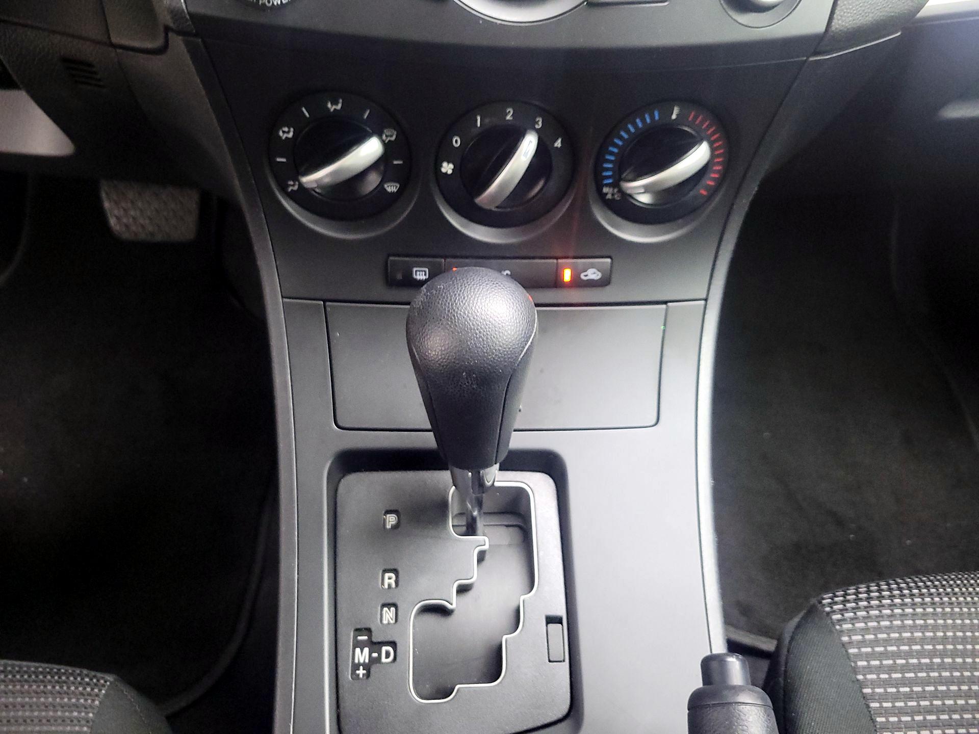 Thumbnail: 2013 Mazda Mazda3 - 15