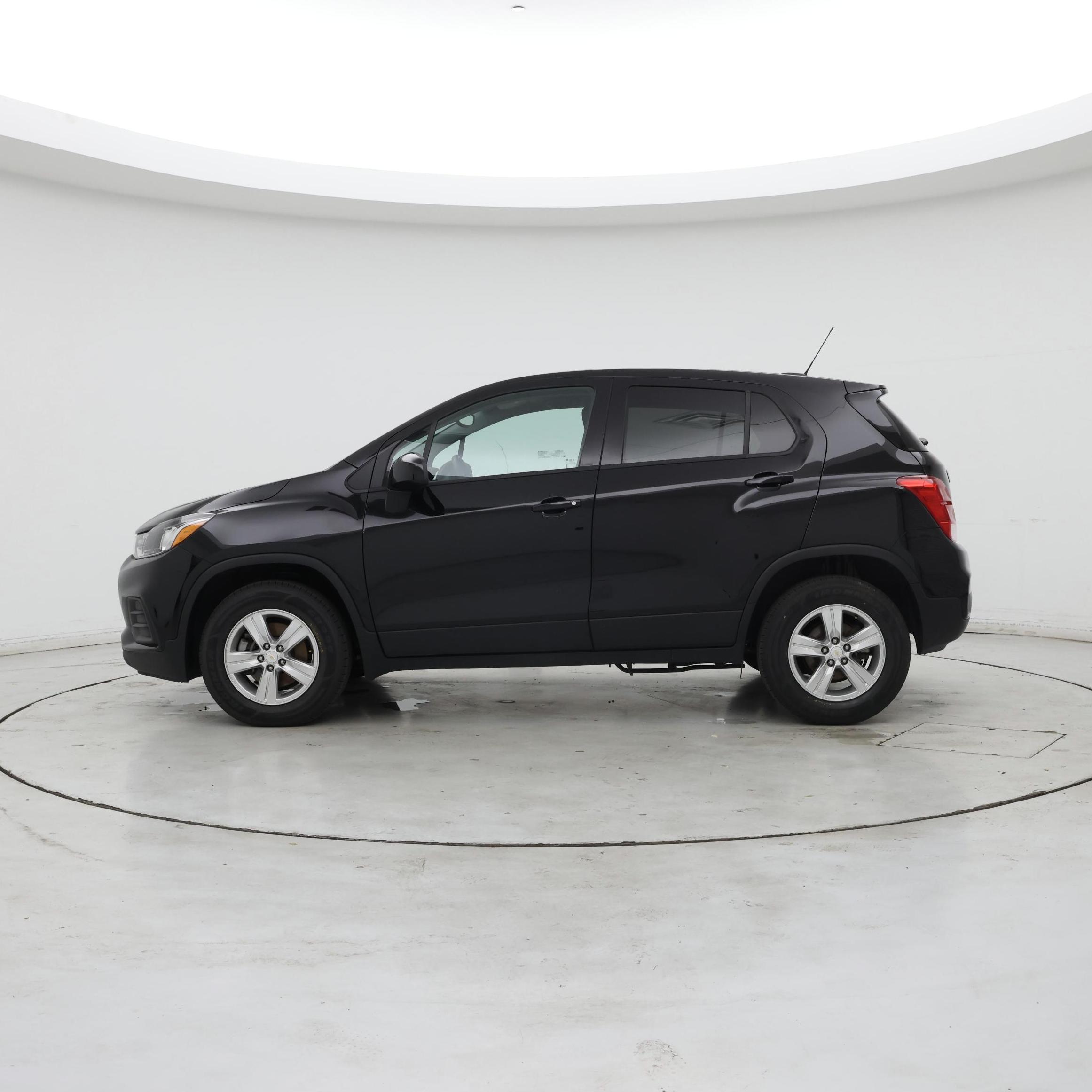 Thumbnail: 2022 Chevrolet Trax - 3