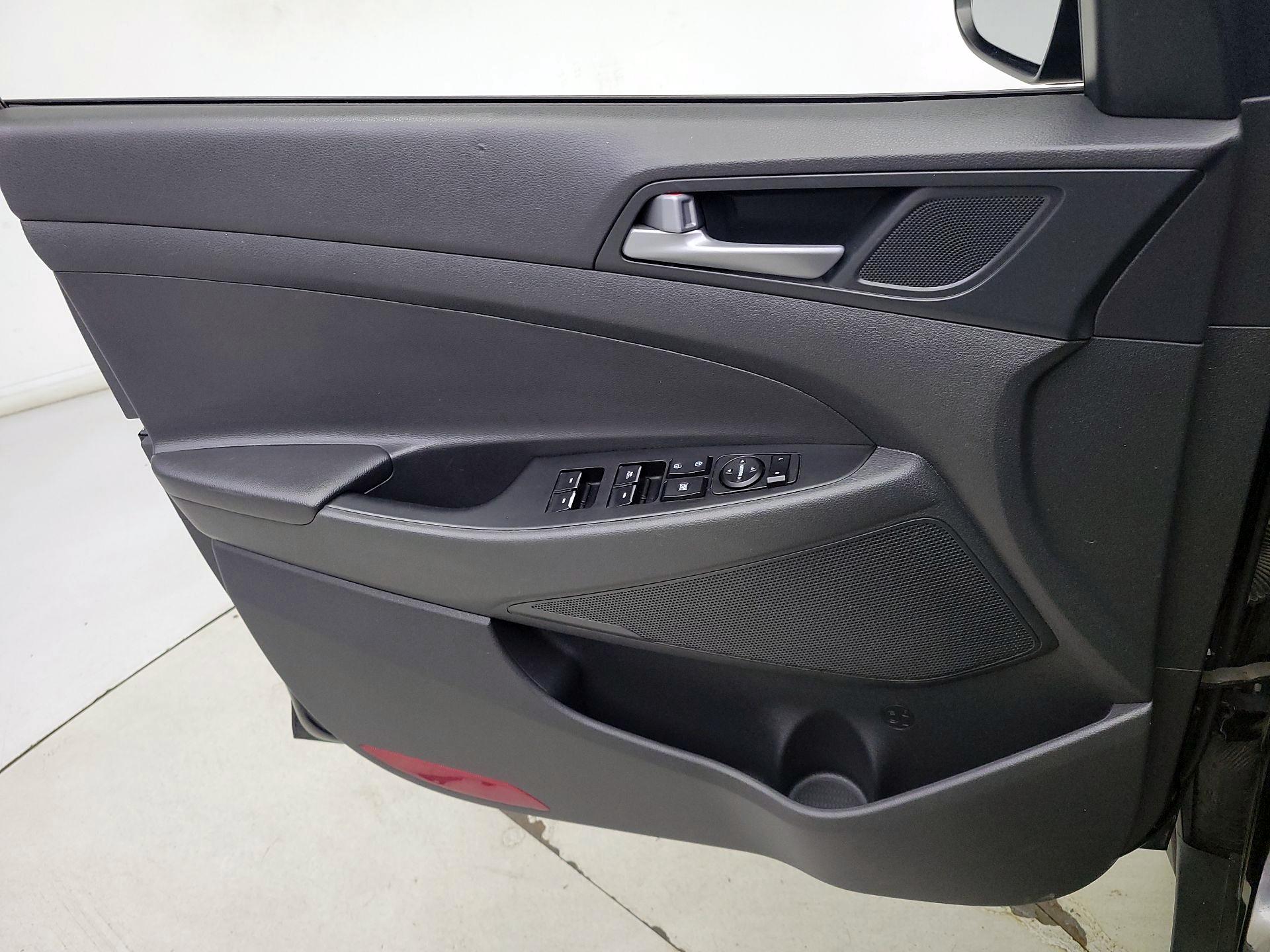 Thumbnail: 2016 Hyundai Tucson - 12