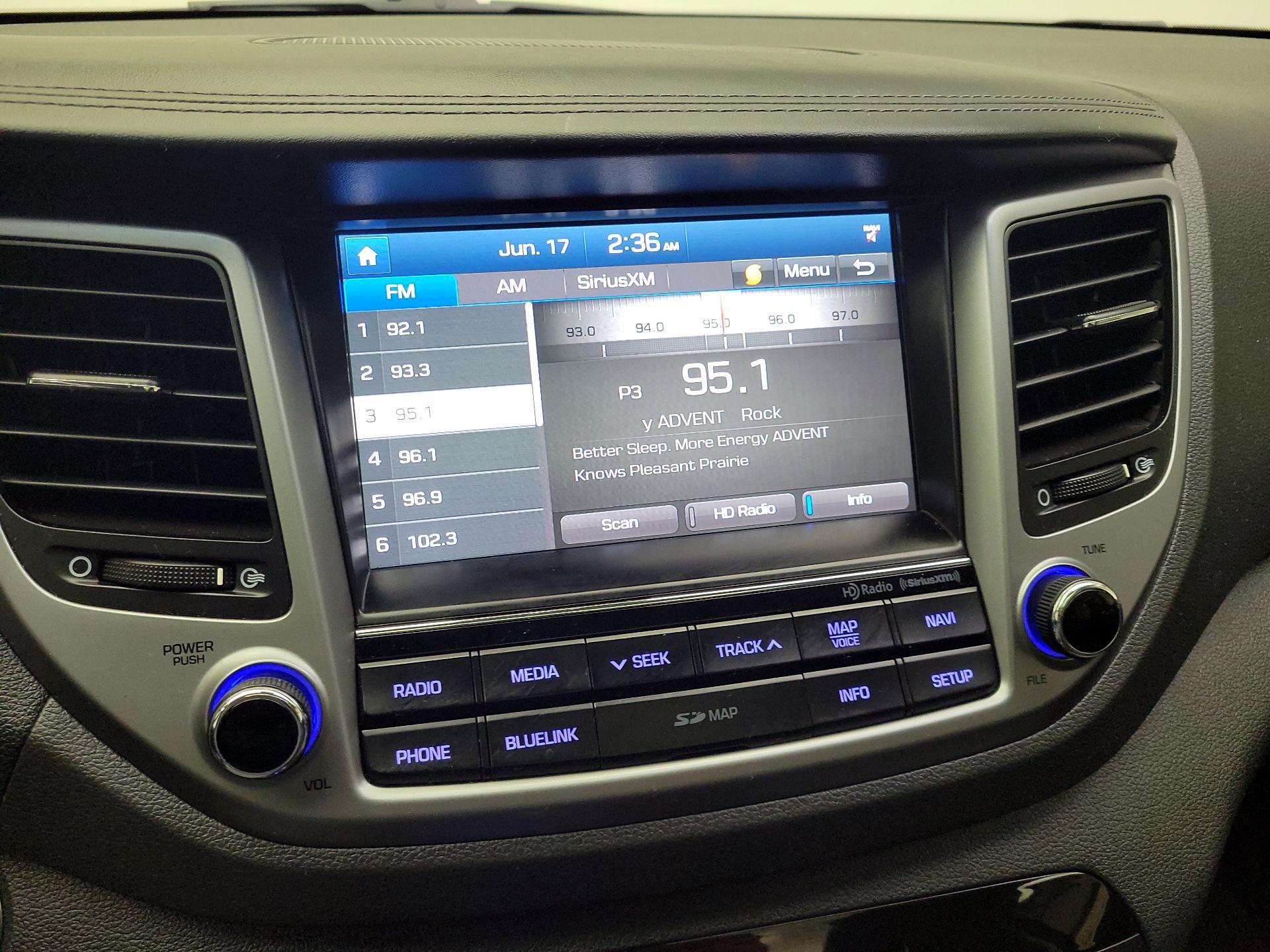 Thumbnail: 2016 Hyundai Tucson - 16