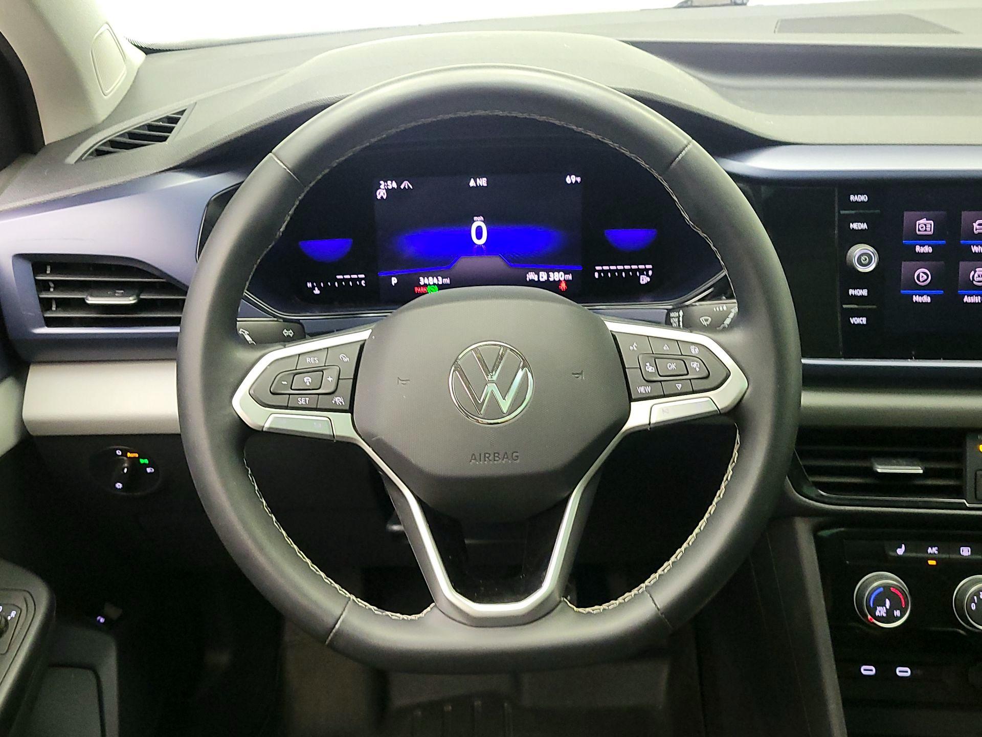 Thumbnail: 2023 Volkswagen Taos - 10