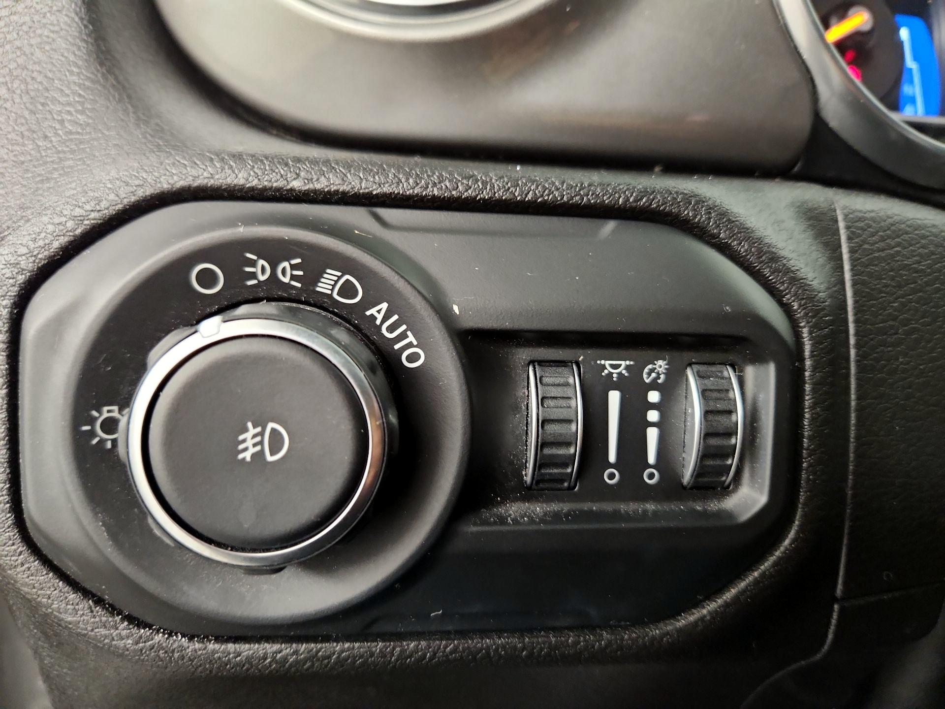Thumbnail: 2019 Jeep Wrangler - 13