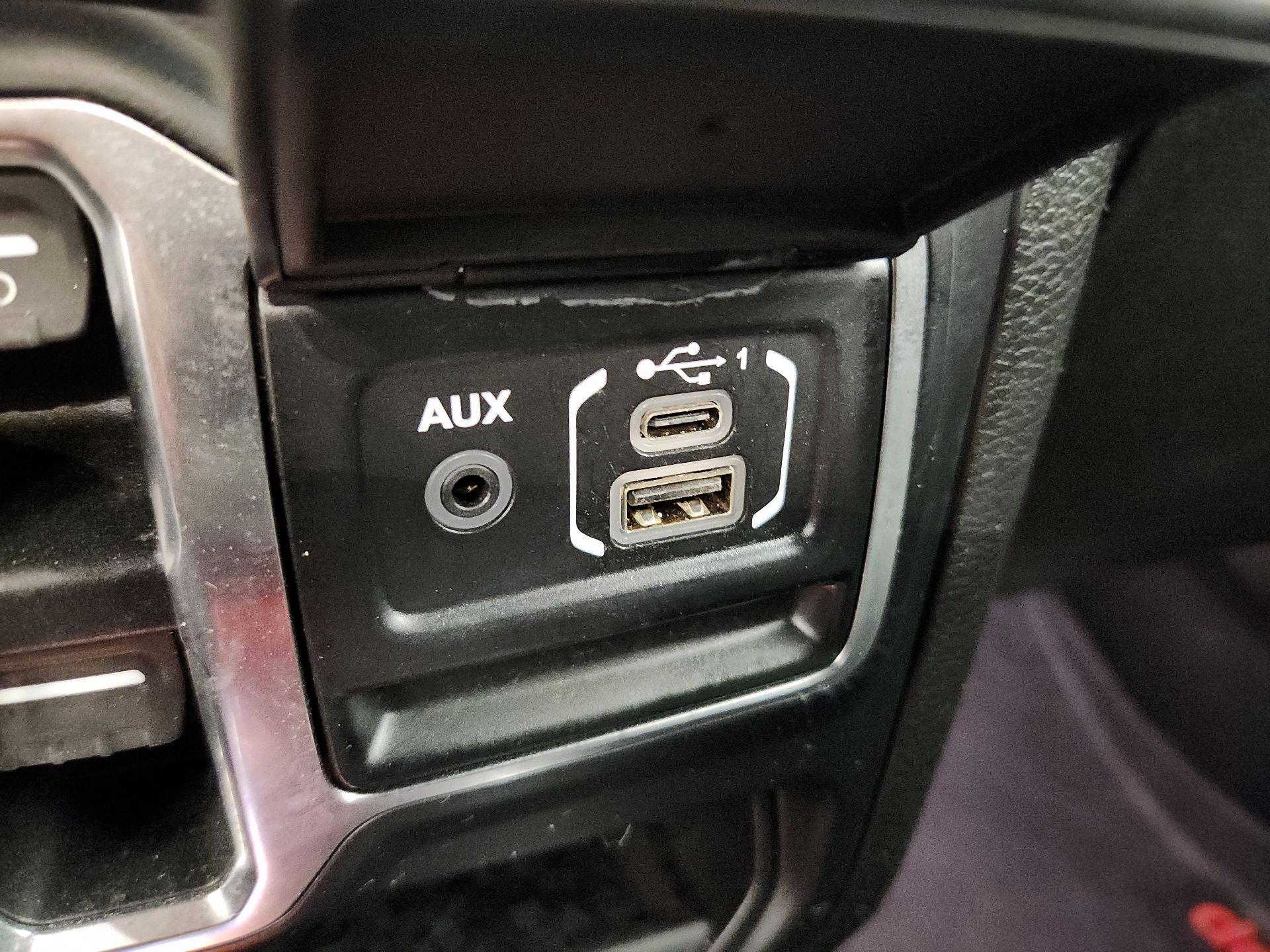 Thumbnail: 2019 Jeep Wrangler - 19