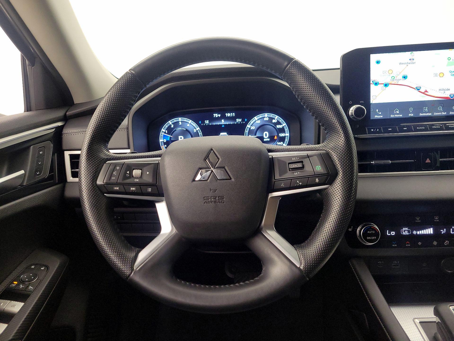 Thumbnail: 2022 Mitsubishi Outlander - 10