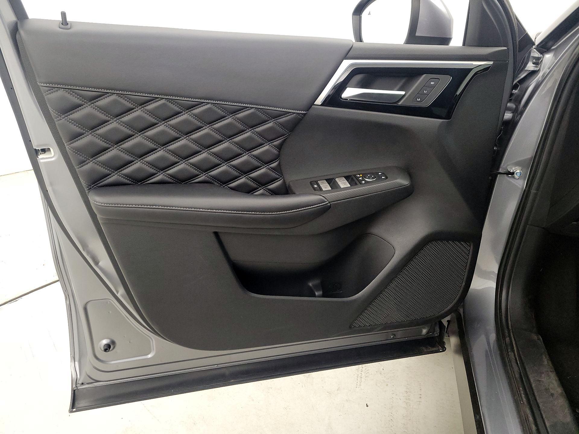 Thumbnail: 2022 Mitsubishi Outlander - 12