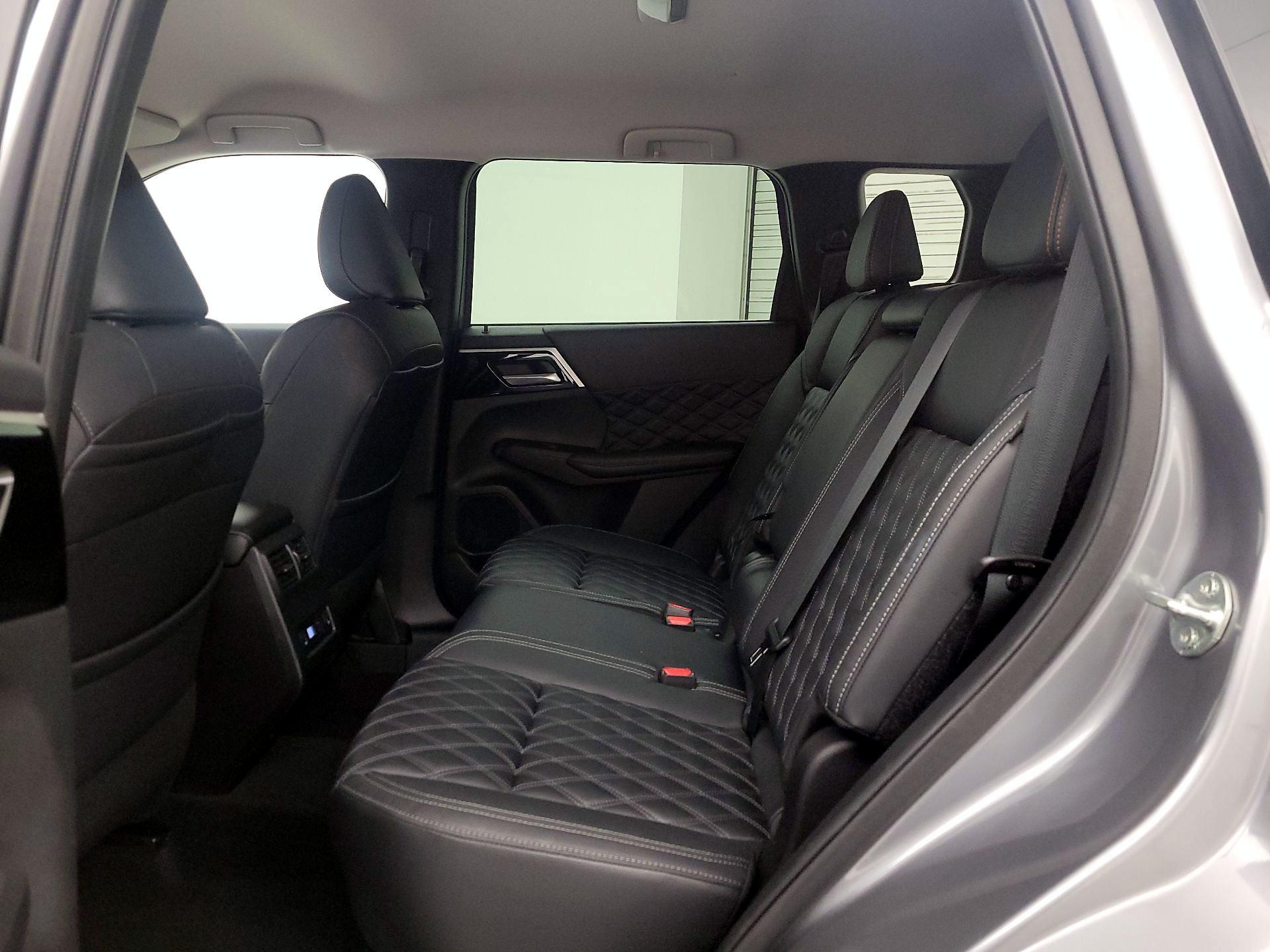 Thumbnail: 2022 Mitsubishi Outlander - 20