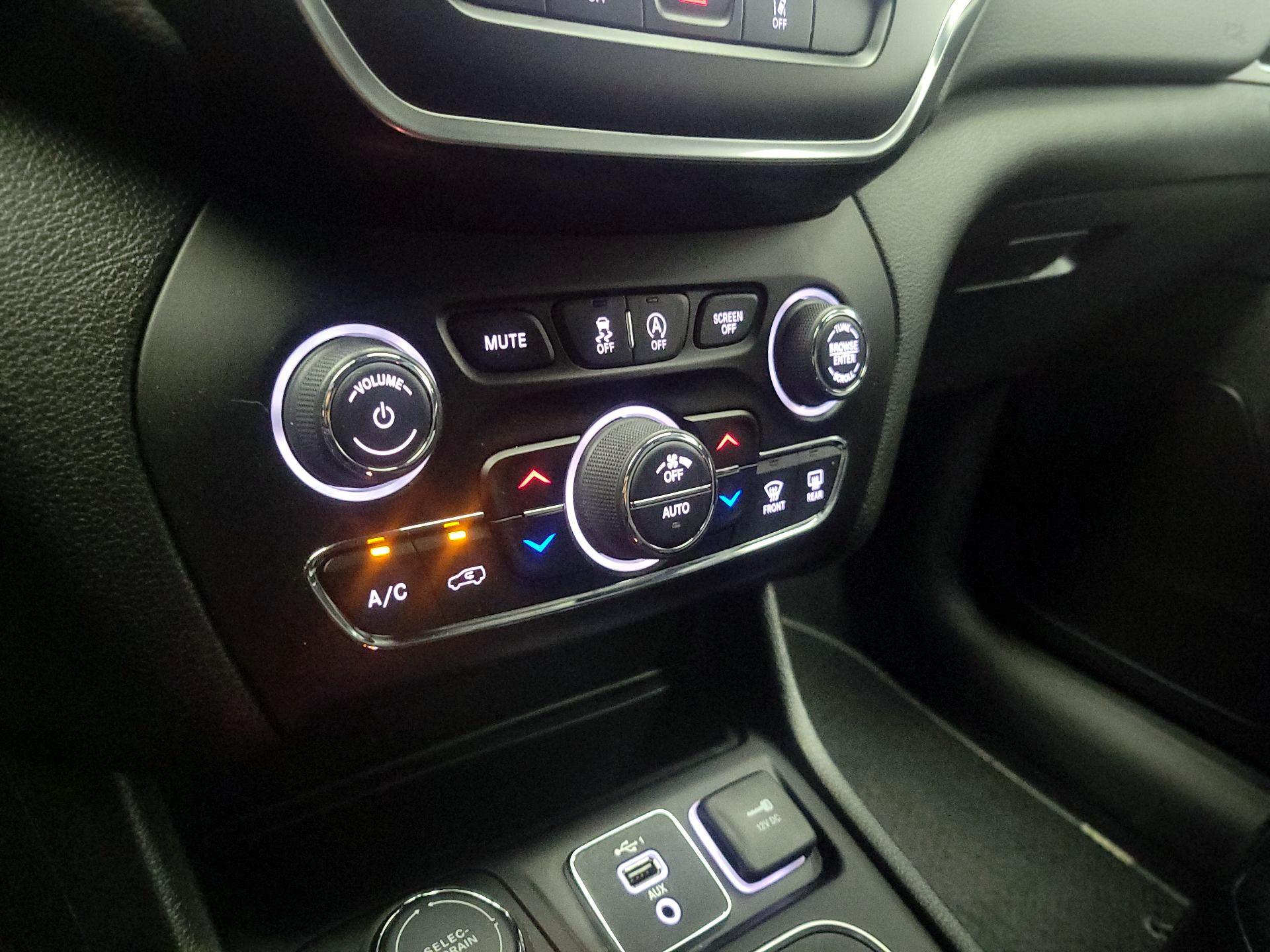Thumbnail: 2021 Jeep Cherokee - 16