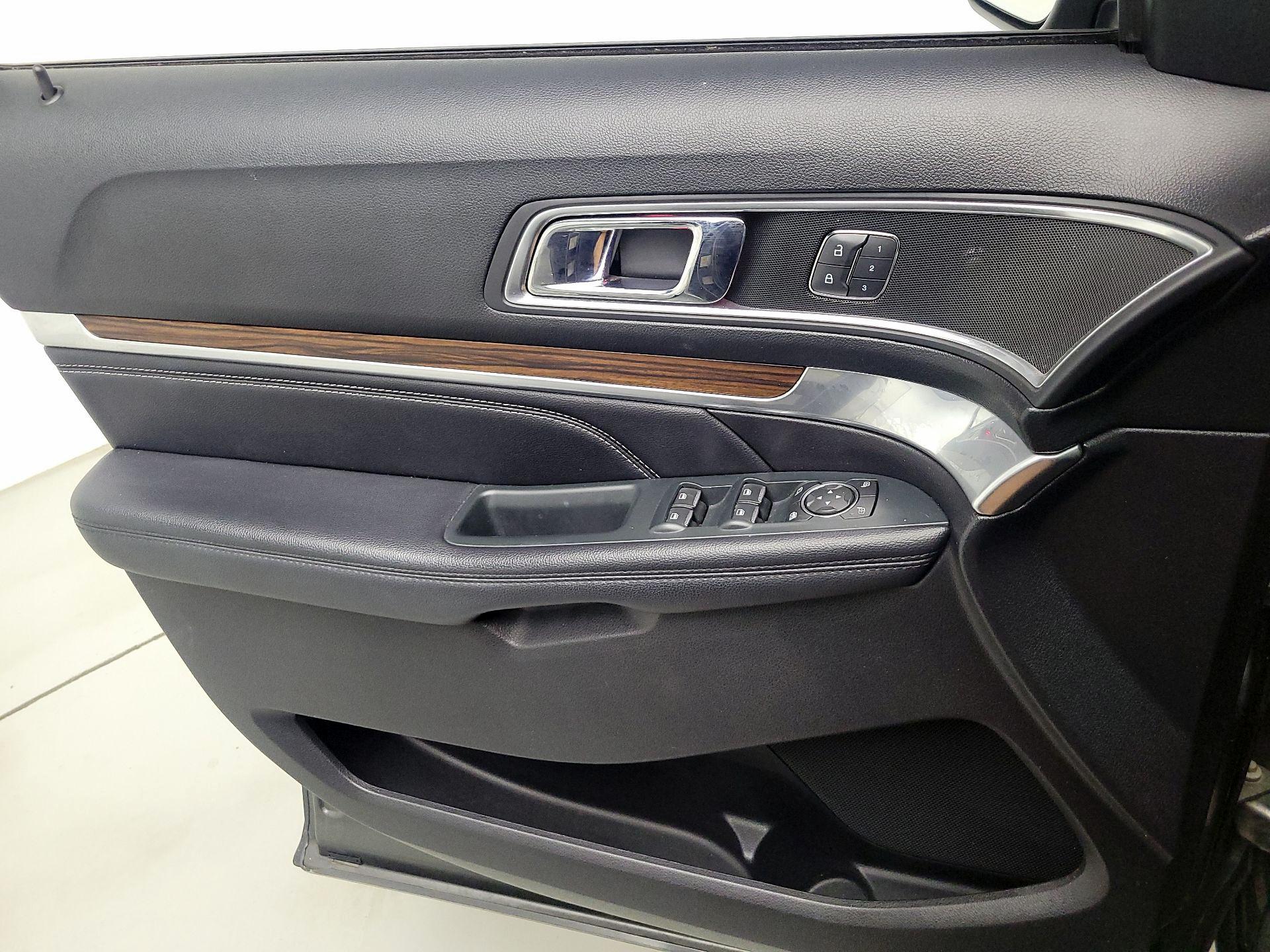 Thumbnail: 2019 Ford Explorer - 12