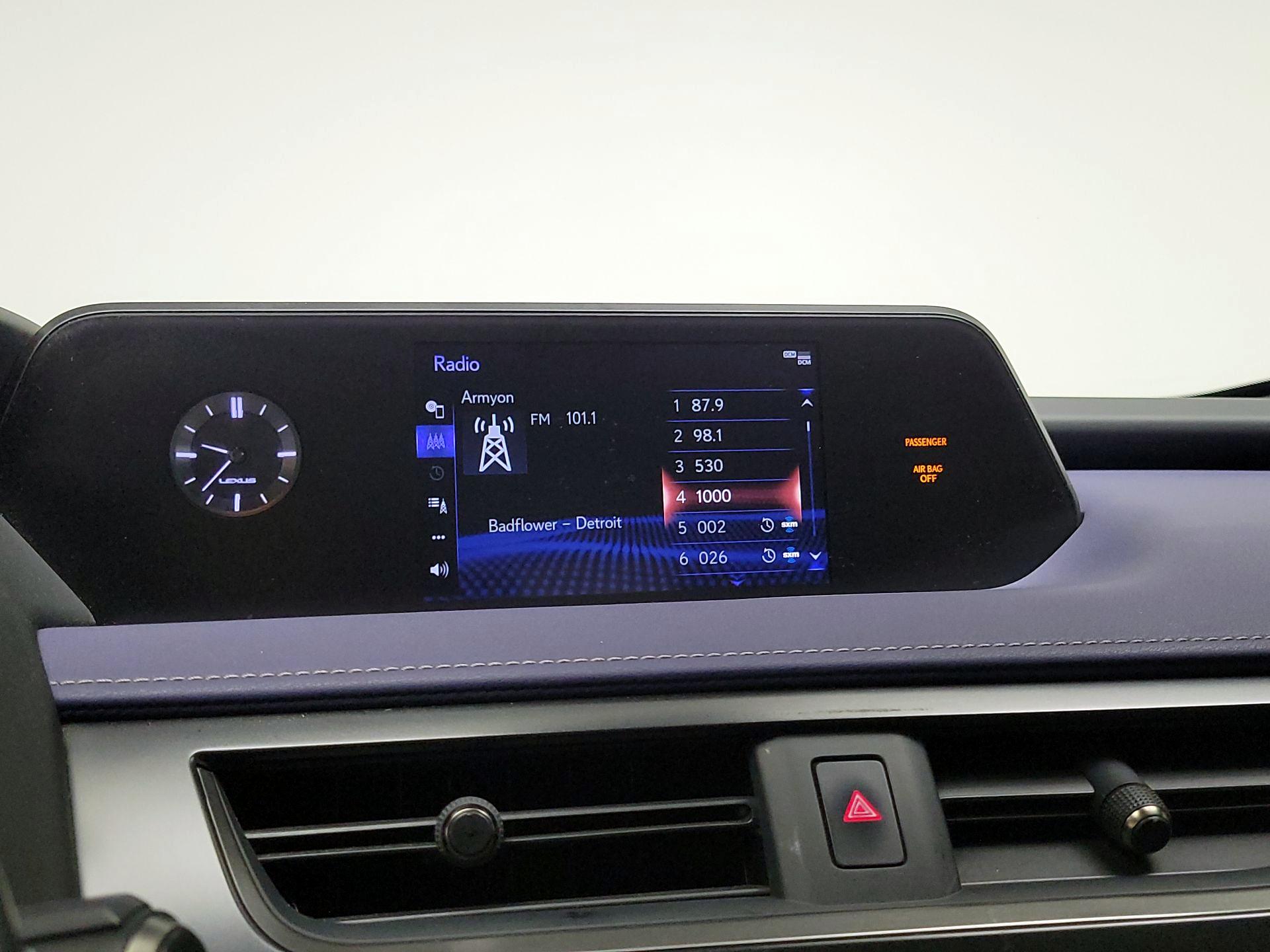 Thumbnail: 2020 Lexus UX - 15