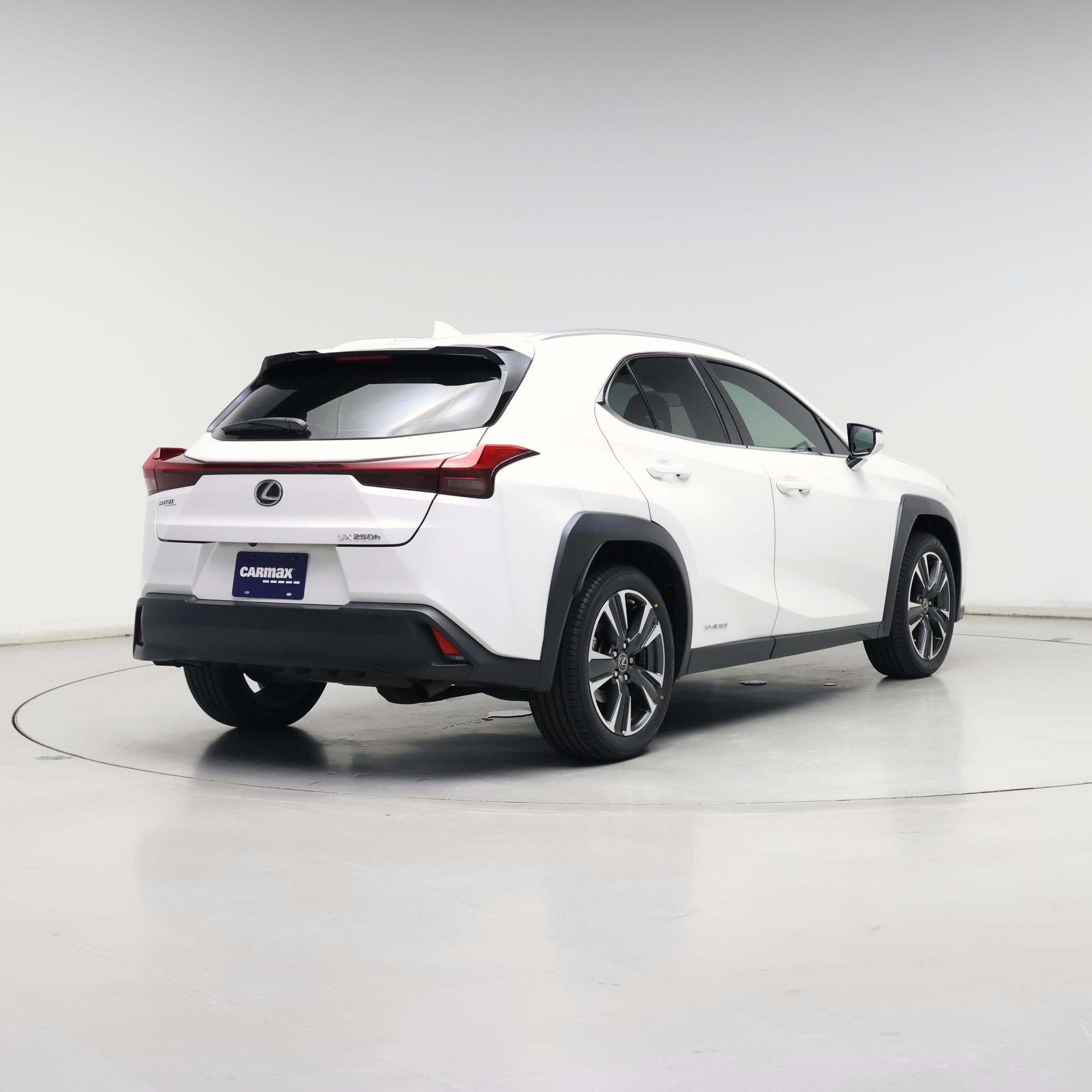 Thumbnail: 2020 Lexus UX - 8