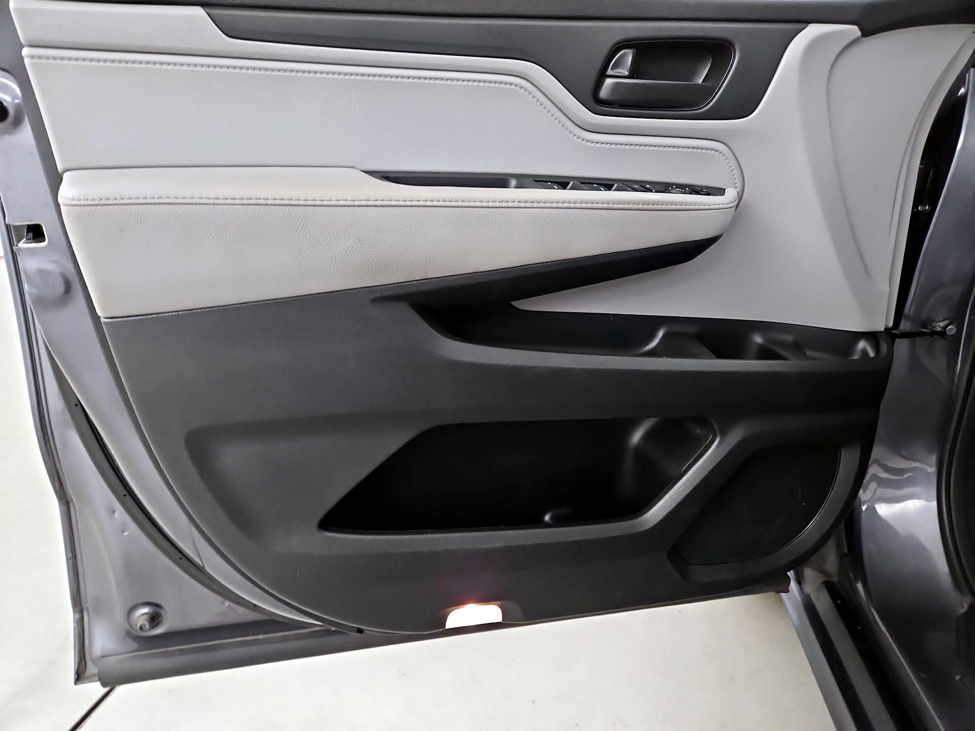Thumbnail: 2019 Honda Odyssey - 12