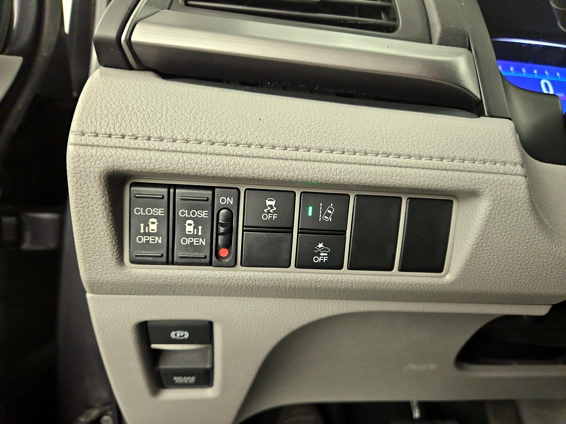 Thumbnail: 2019 Honda Odyssey - 13
