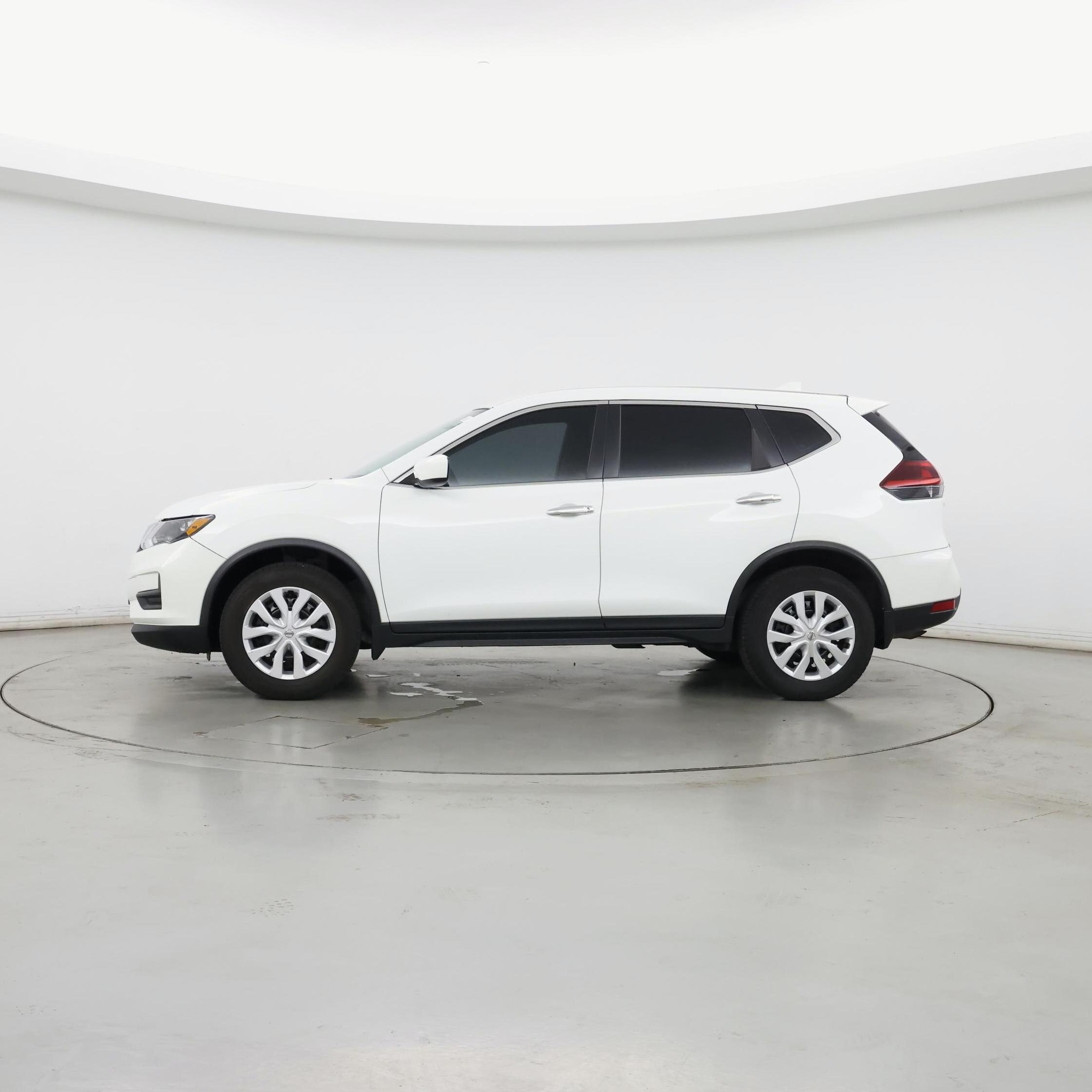 Thumbnail: 2018 Nissan Rogue - 3
