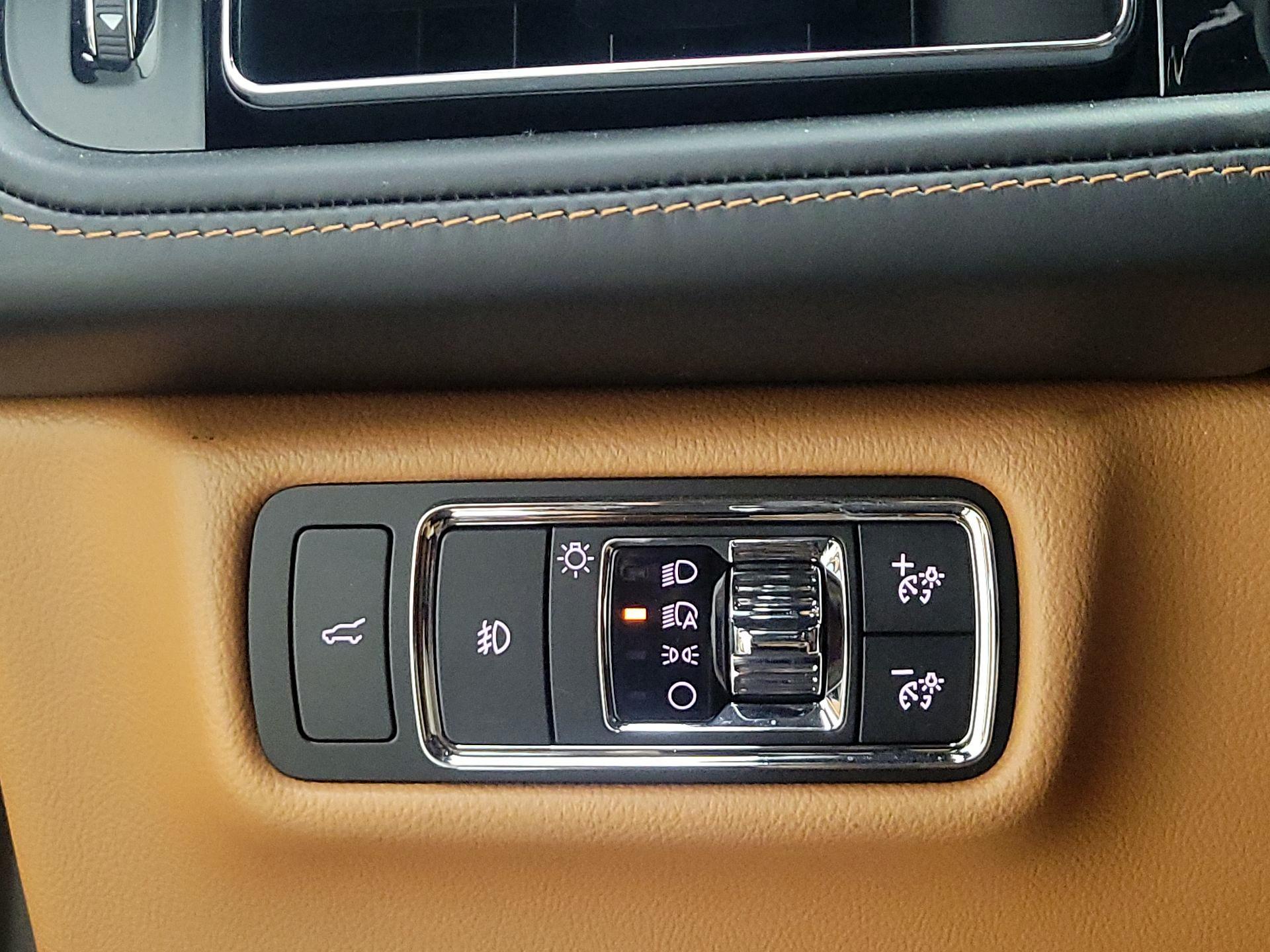 Thumbnail: 2020 Lincoln Aviator - 13