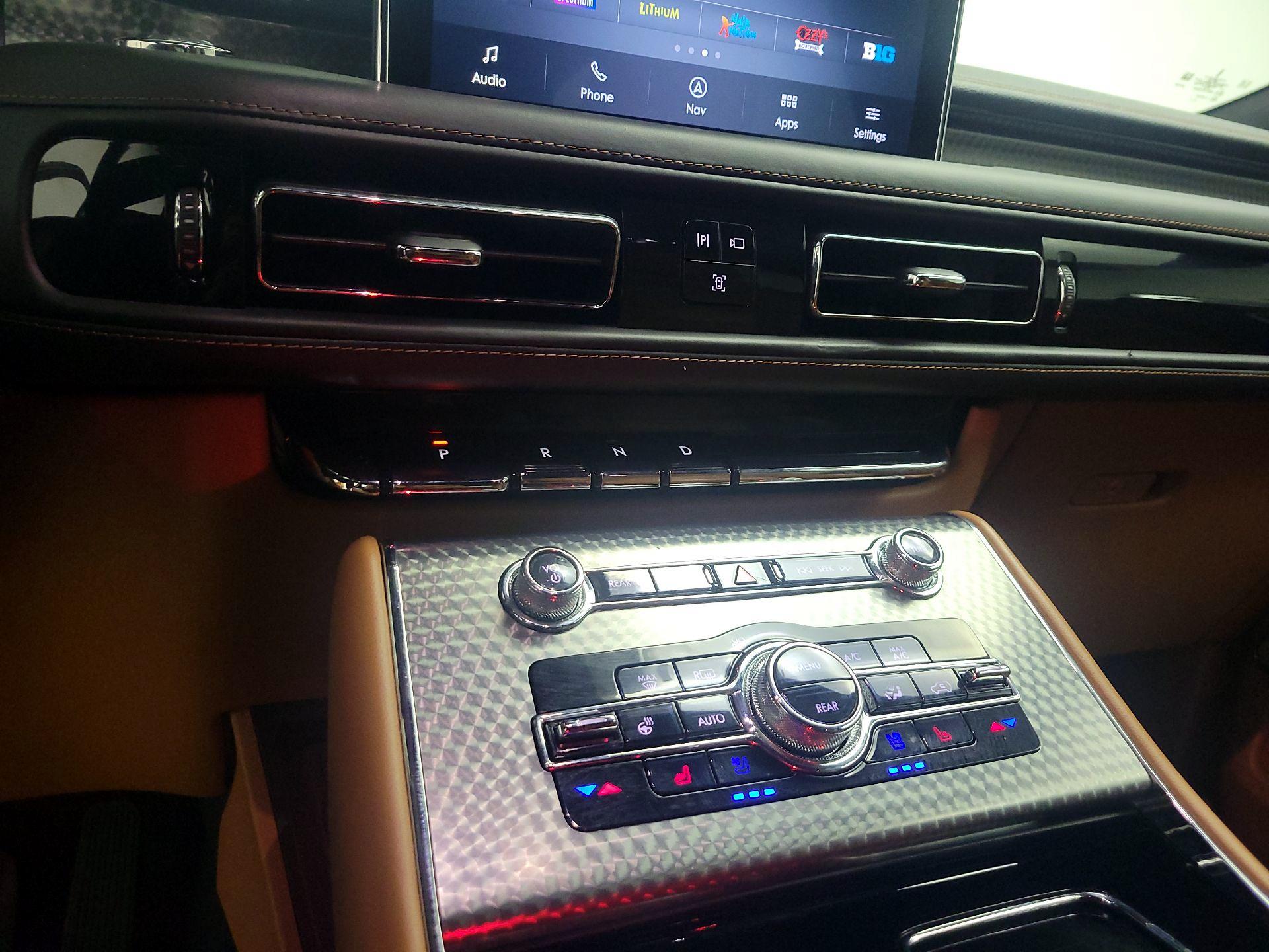 Thumbnail: 2020 Lincoln Aviator - 18